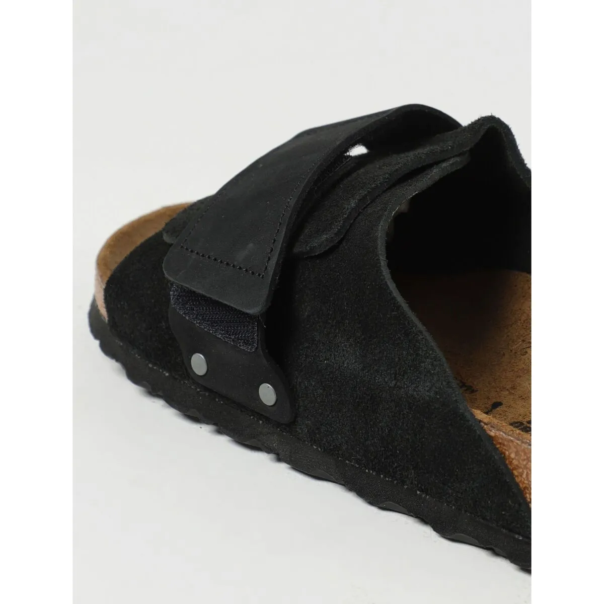 1022566 BLACK