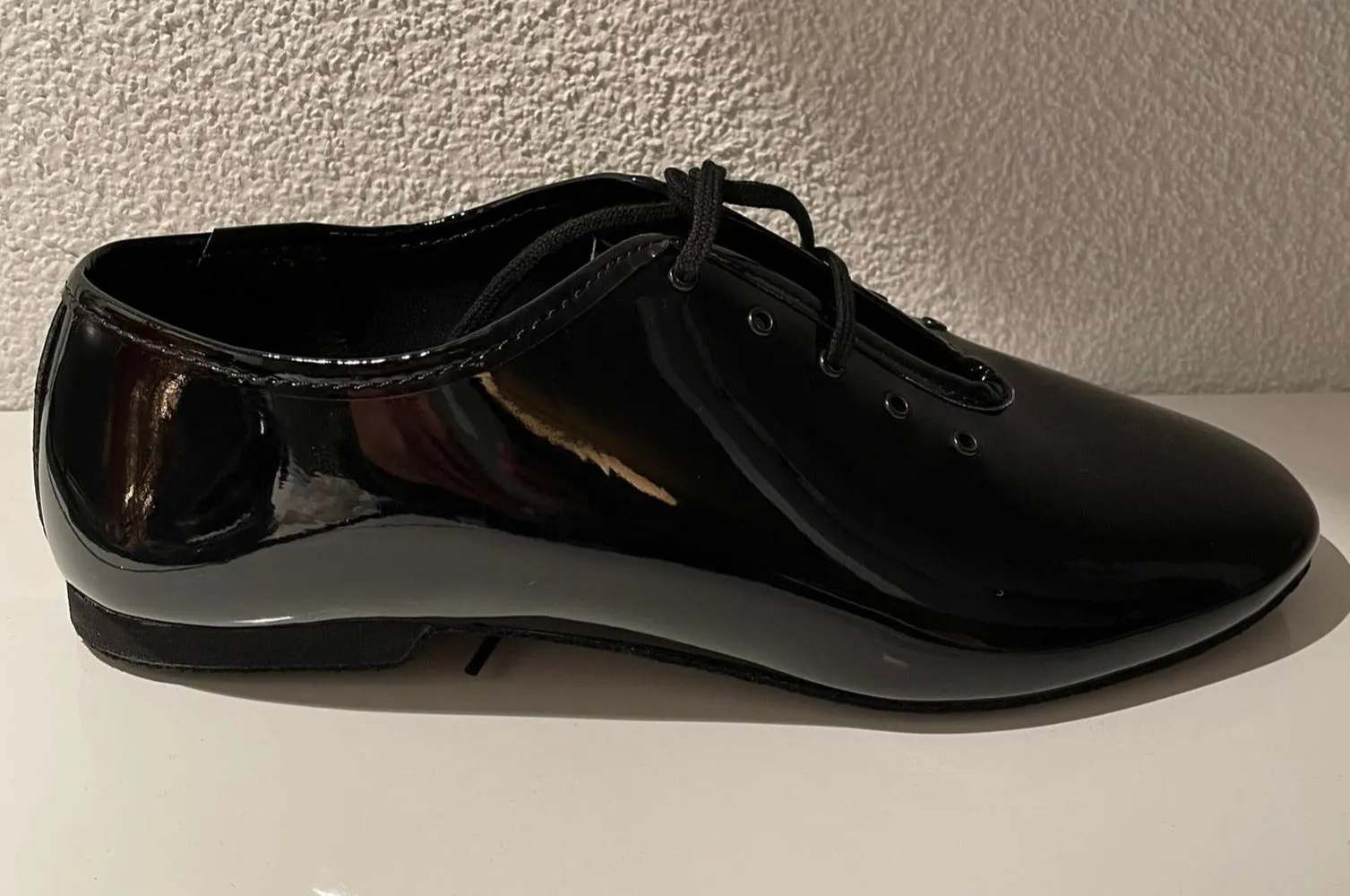 550 / J03 Zapatos de danza charol negro