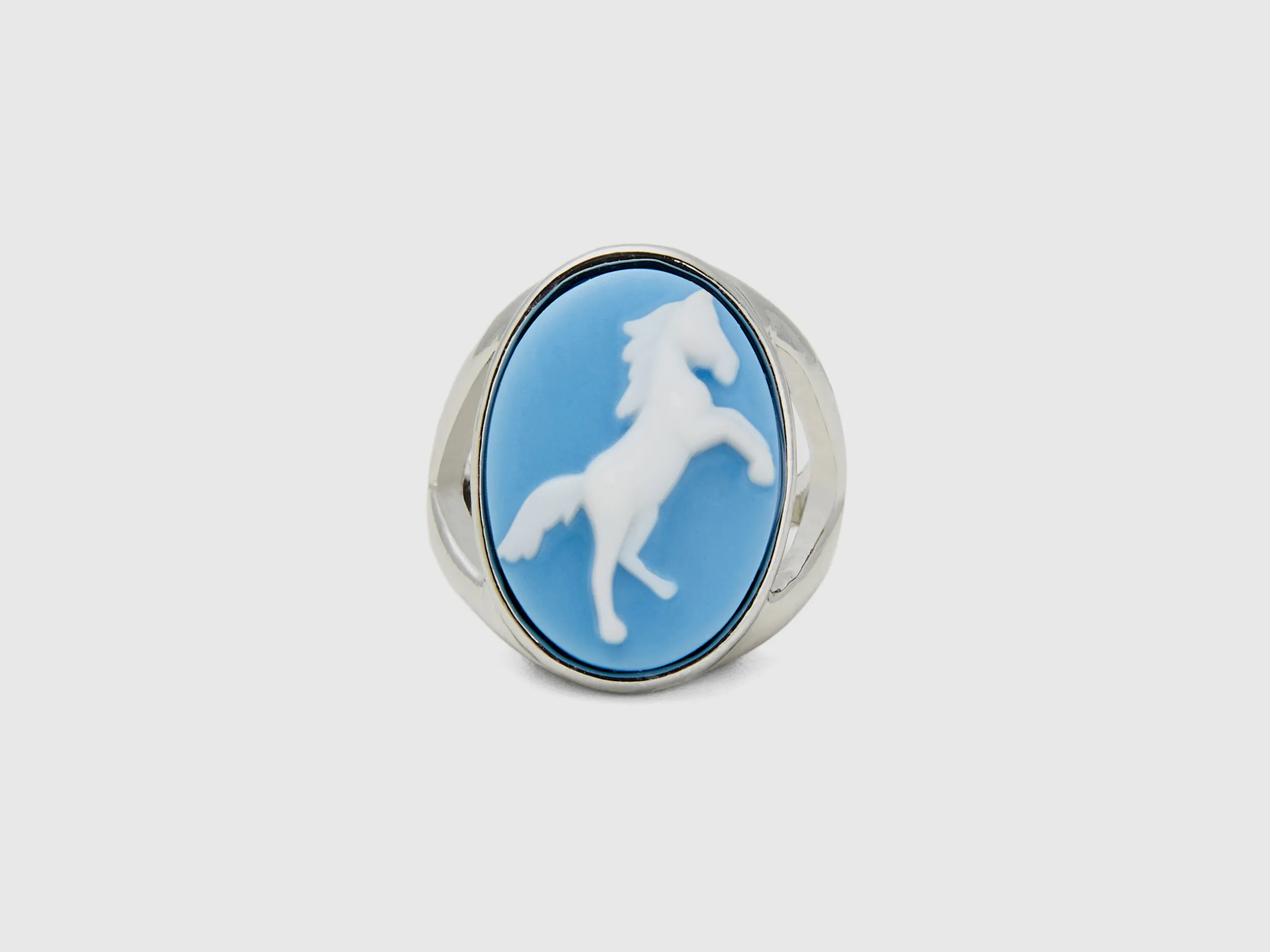 Anillo celeste con camafeo de caballo
