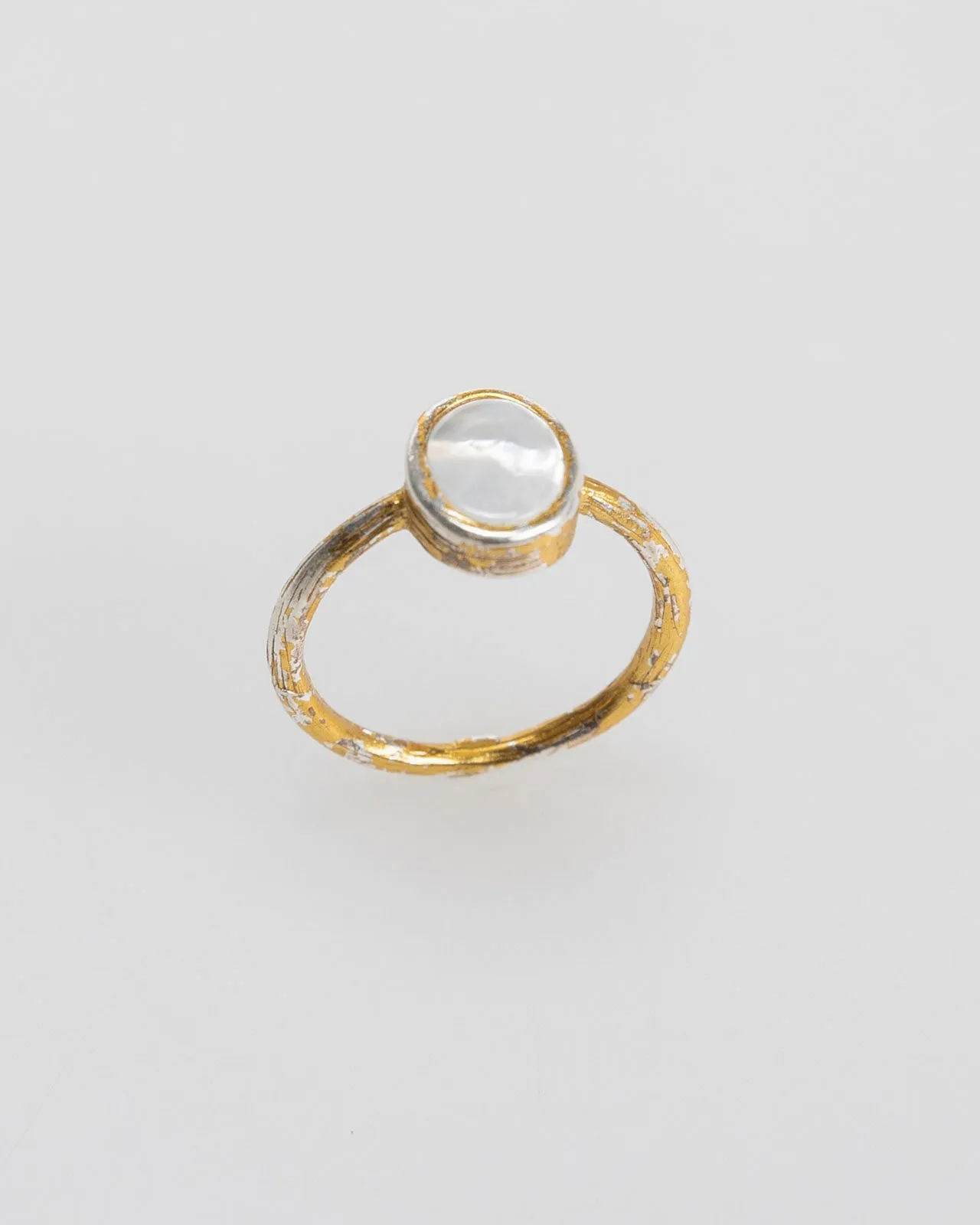Anillo fino oro con piedra de color