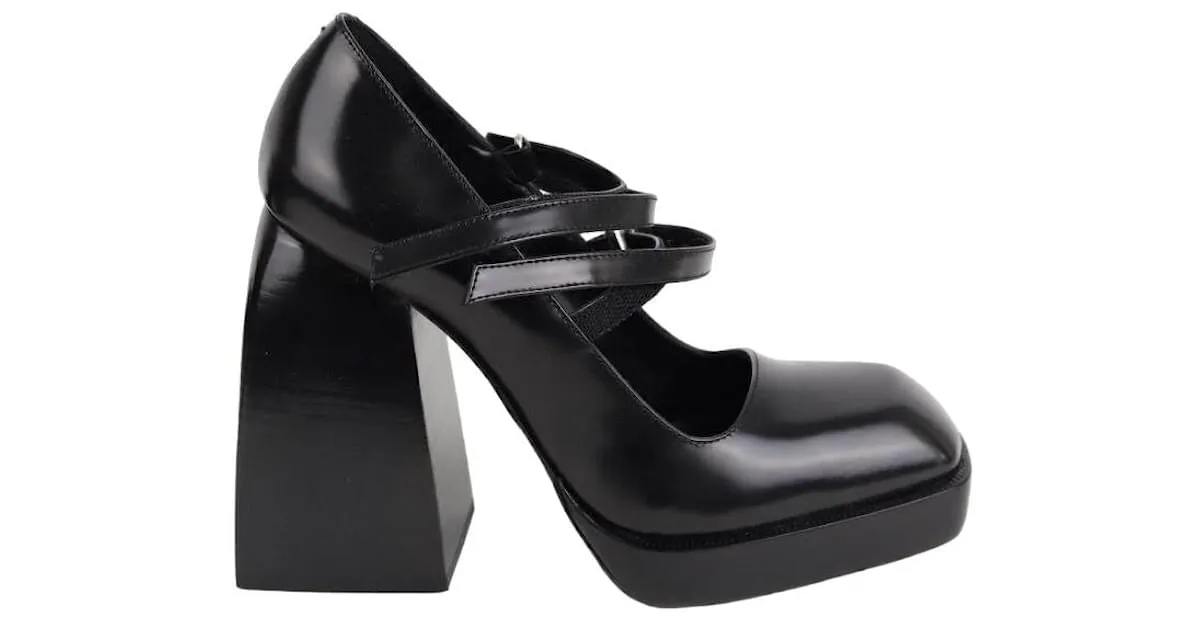Autre Marque Tacones de cuero Negro 