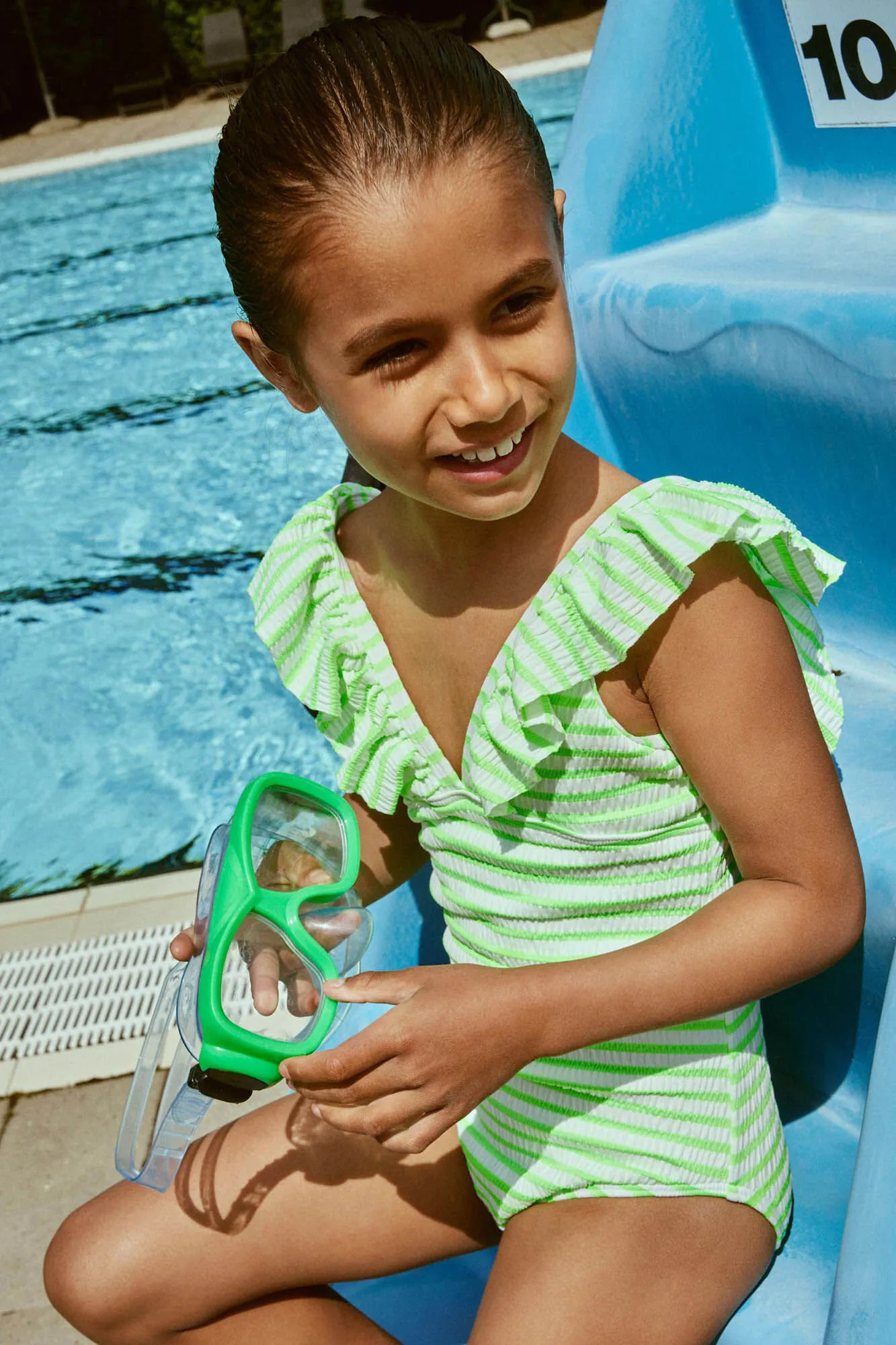 Bañador para niña estampado de rayas