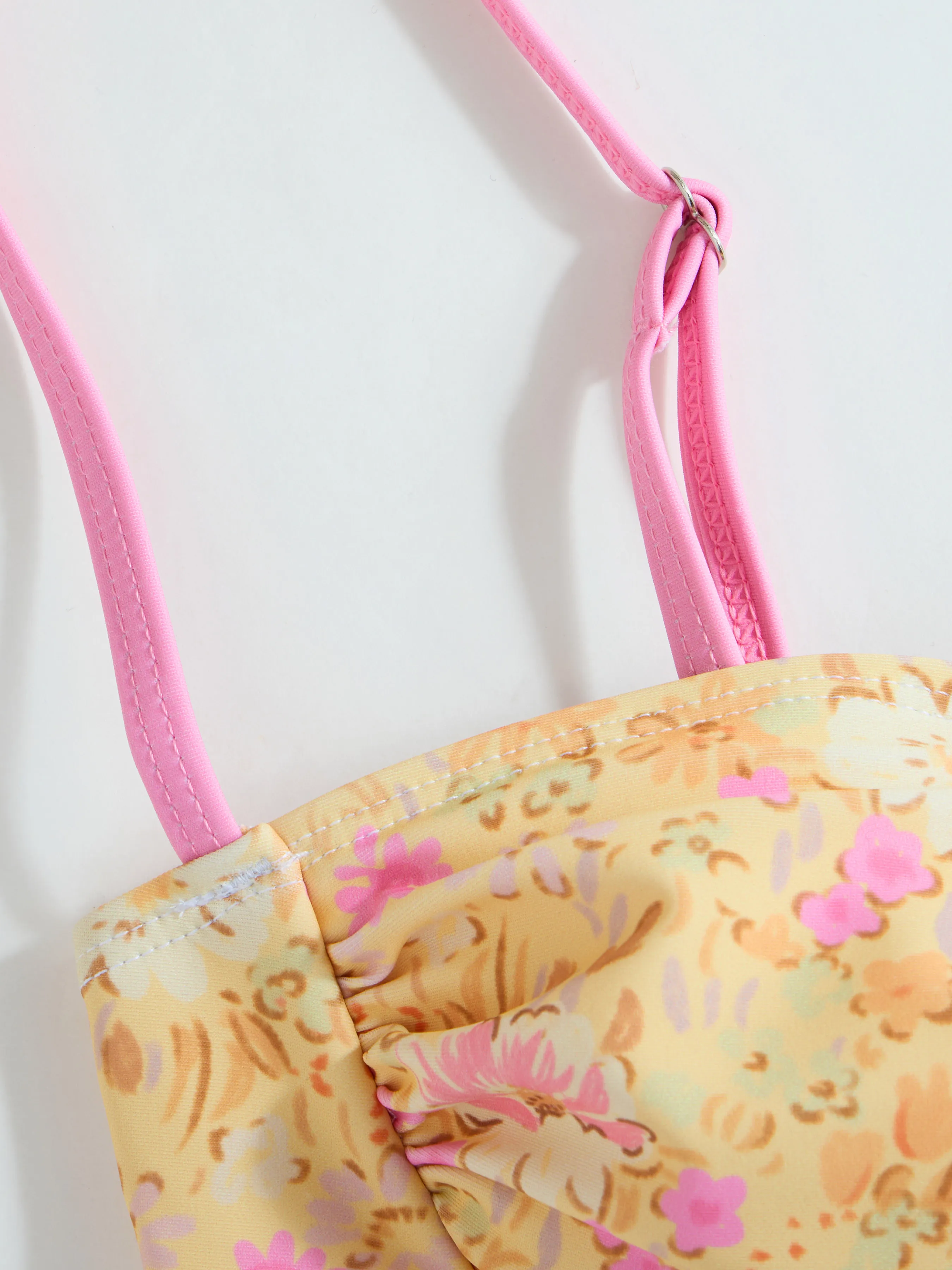 Bikini con Escote Cuadrado y Estampado Floral con Aros y Lazos Laterales
