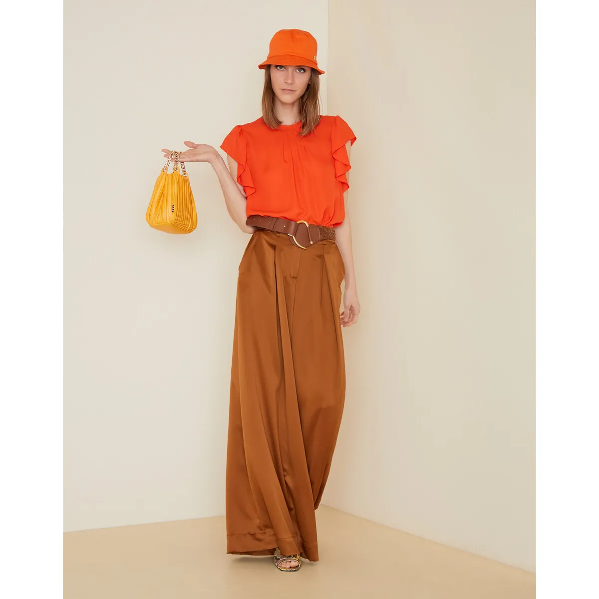 BLUSA CON MANICHE A VOLANT Art. C195PU