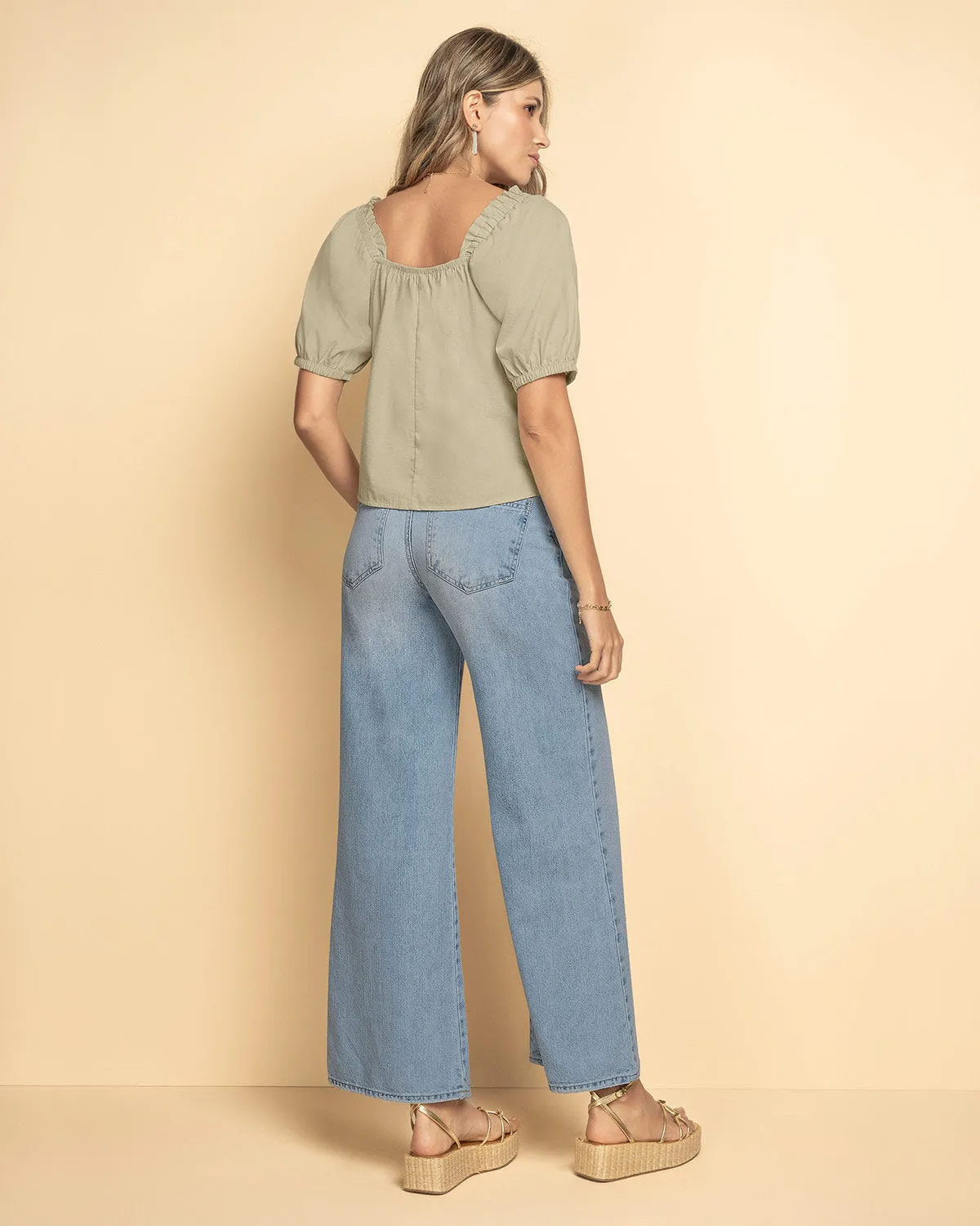 Blusa manga corta con escote cuadrado y mangas con volumen