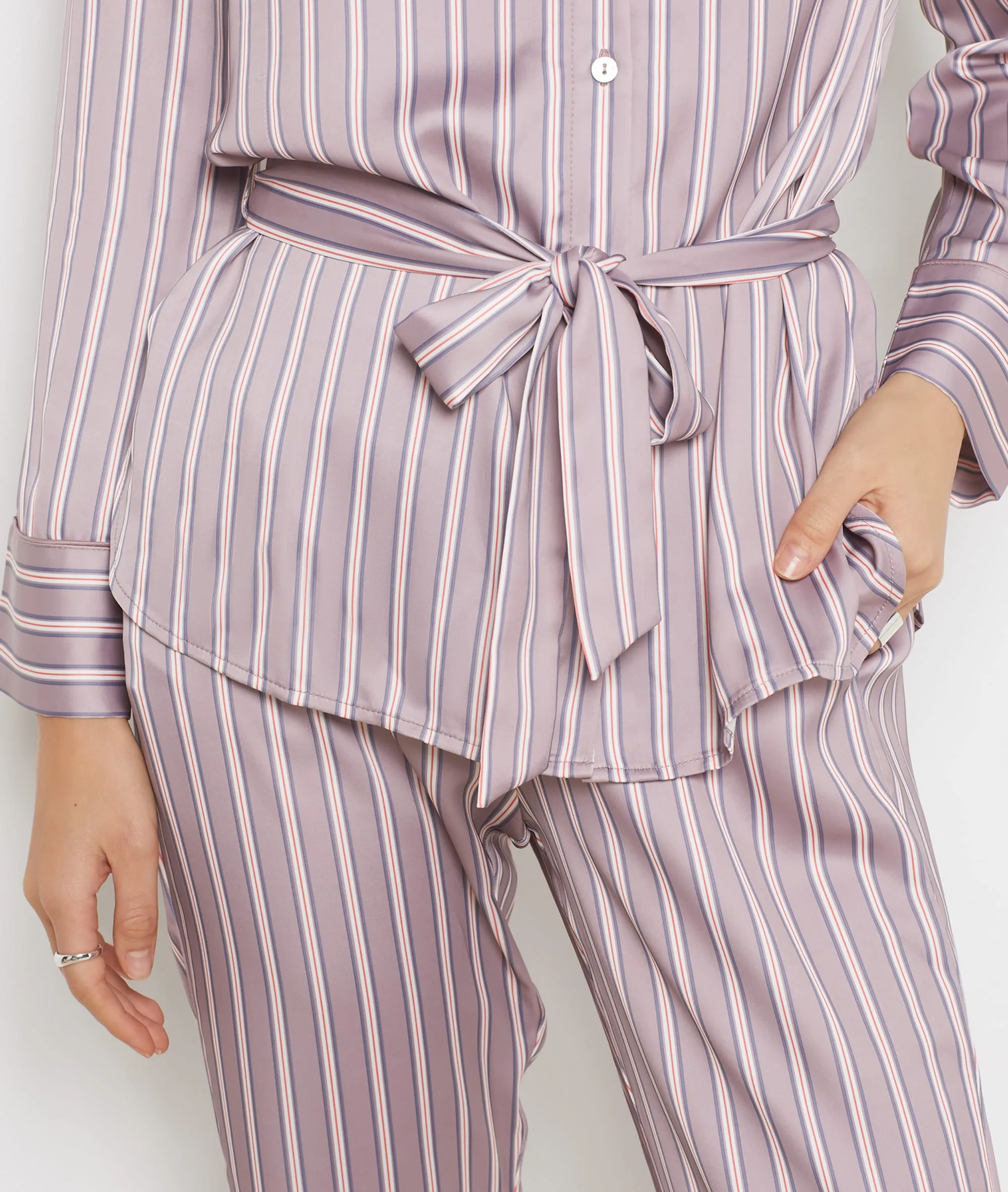 CAMISA PIJAMA ANUDADA CON LAZADA ESTAMPADO RAYAS HONEY IMP FD TAUPE  ETAM