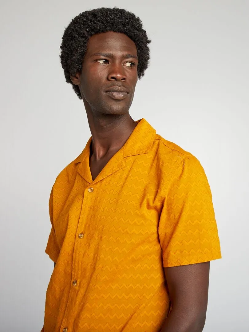 CAMISA TEXTURIZADA DE MANGA CORTA  AMARILLO