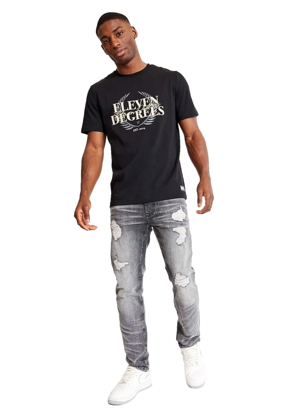 Camiseta 11 degrees negra crest graphic tee