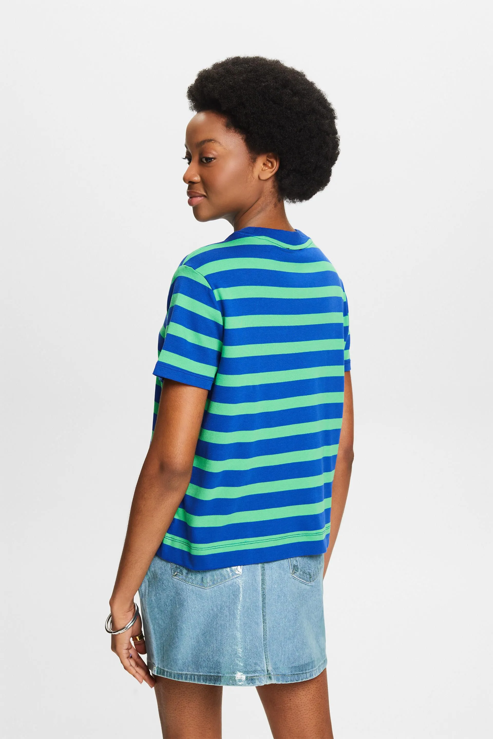 Camiseta a rayas con cuello redondo