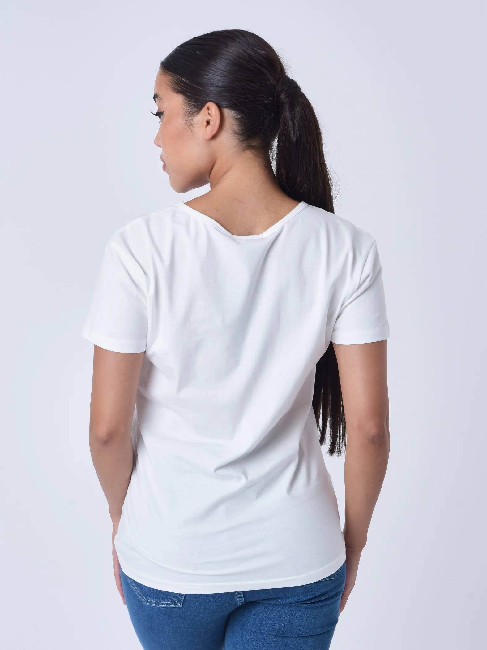Camiseta básica con logotipo bordado a tono