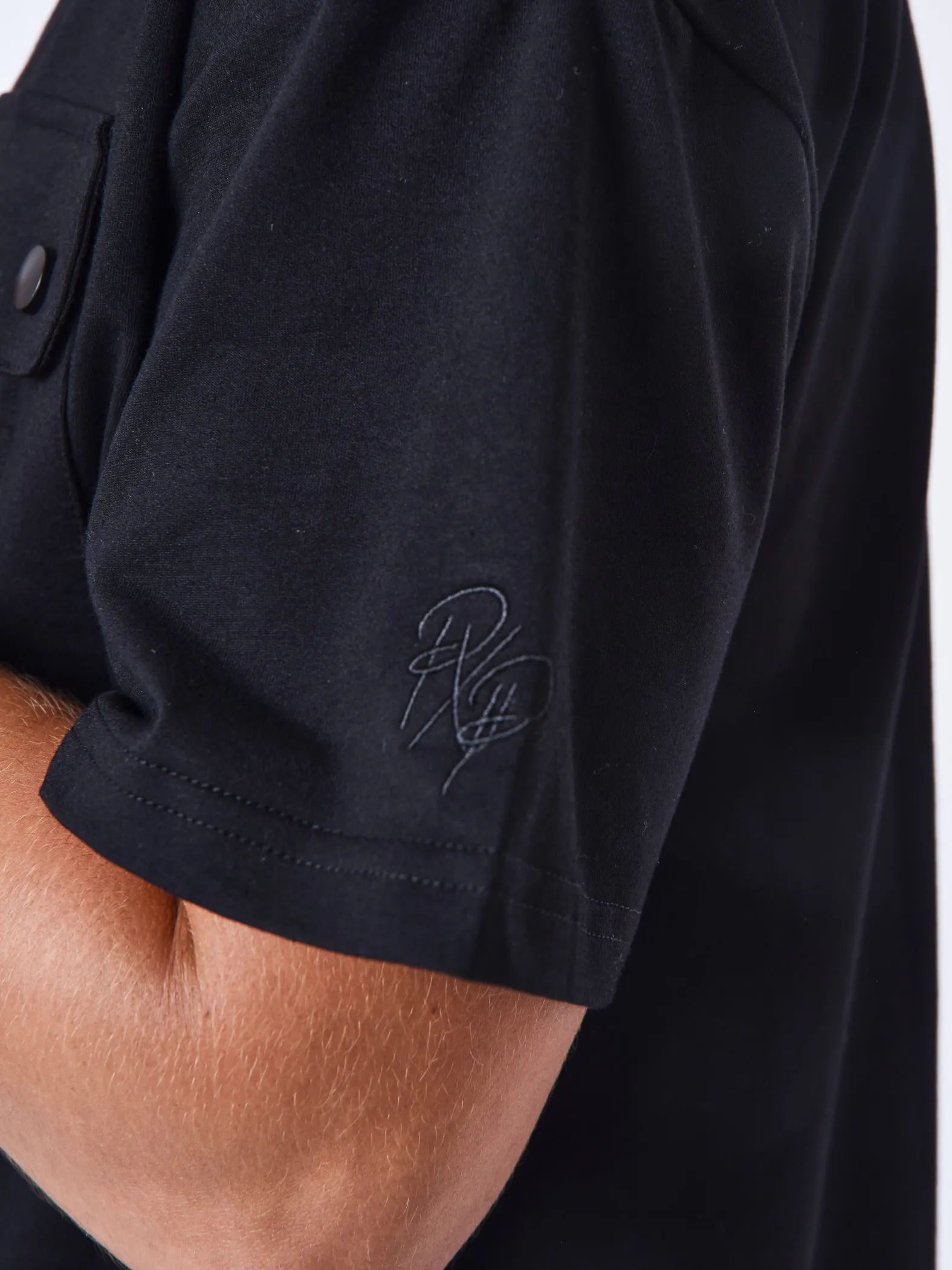 Camiseta con bolsillo de contraste