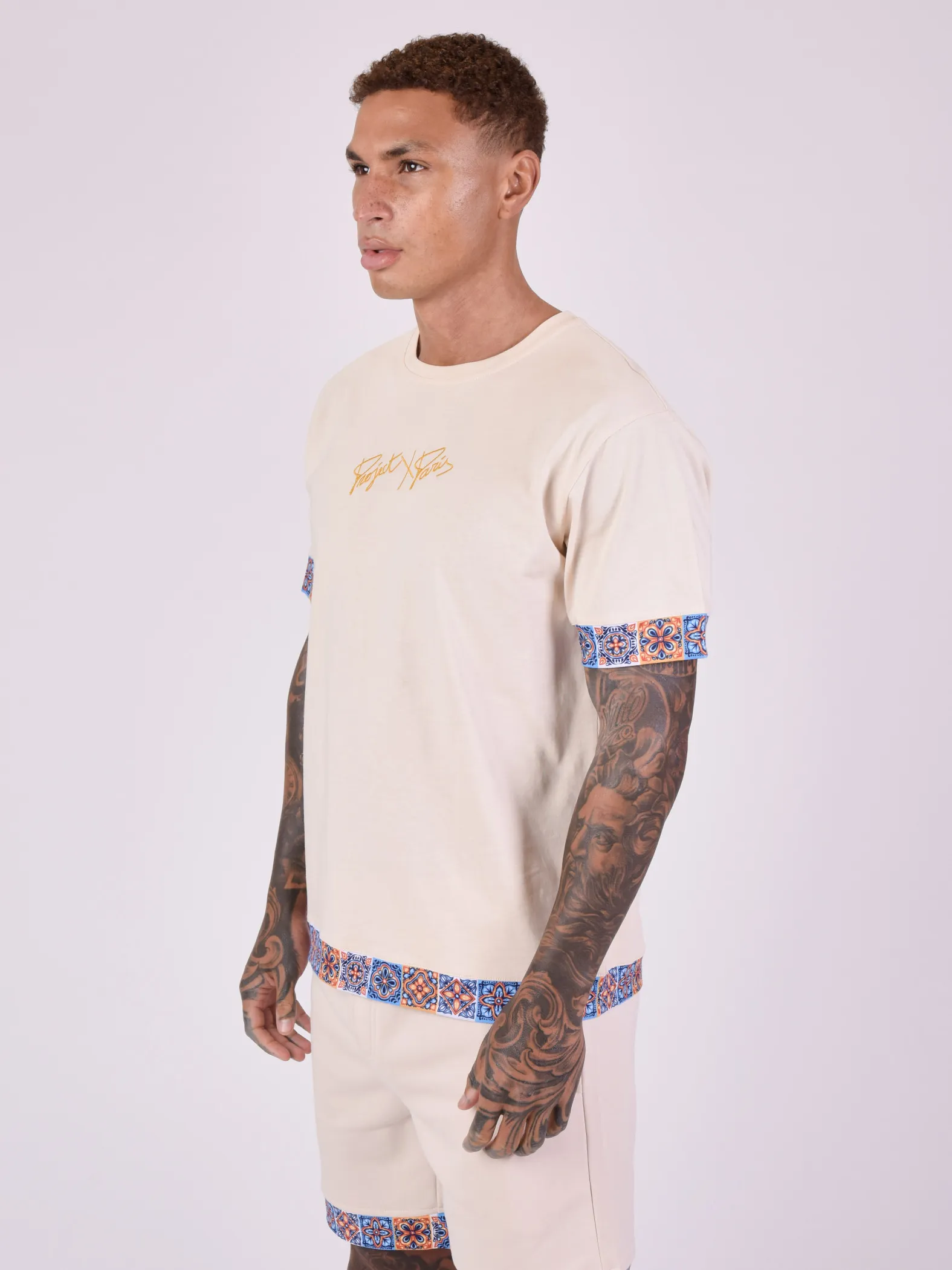 Camiseta de manga corta con estampado de azulejos