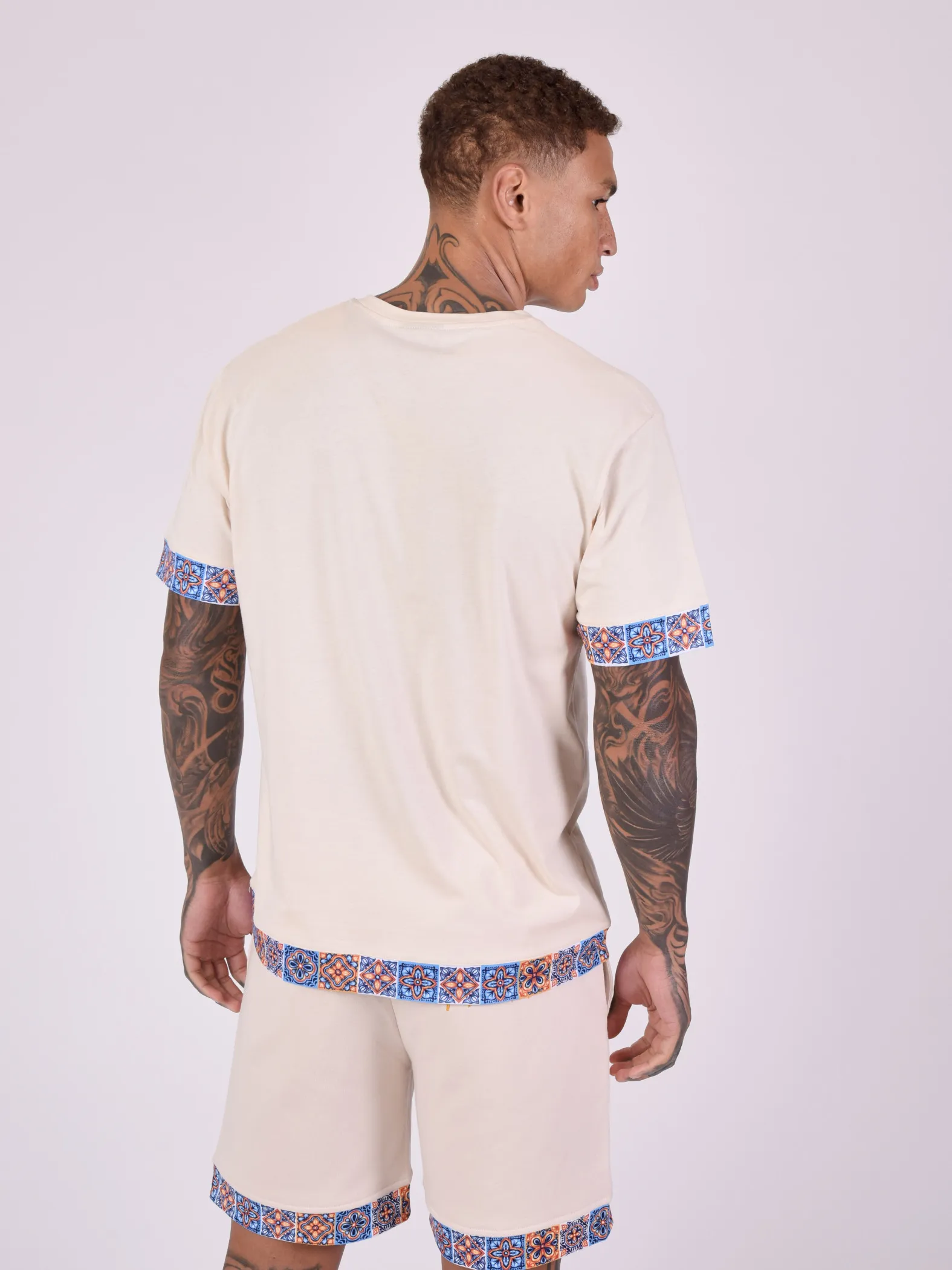 Camiseta de manga corta con estampado de azulejos