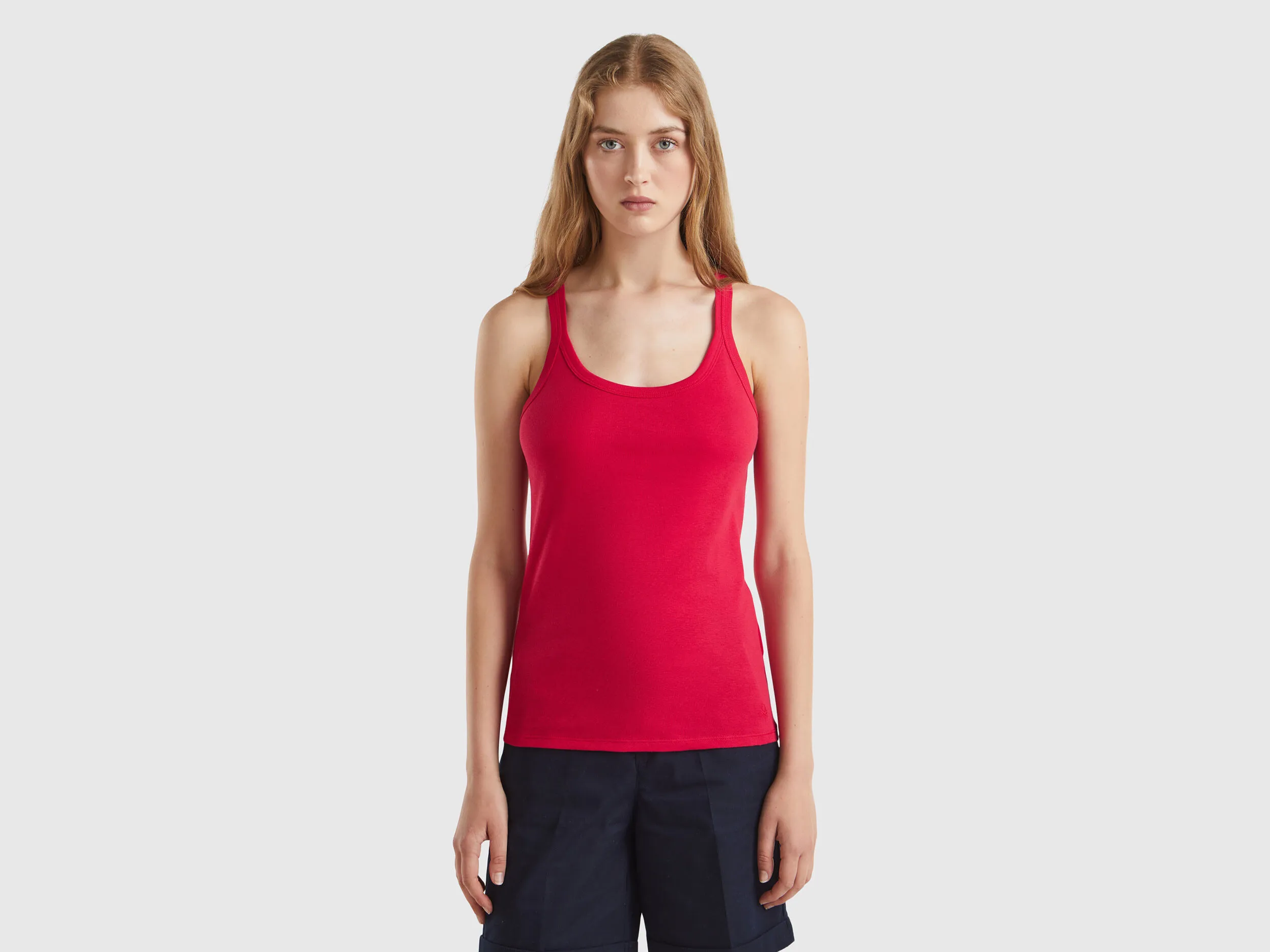 Camiseta de tirantes ciruela de algodón puro