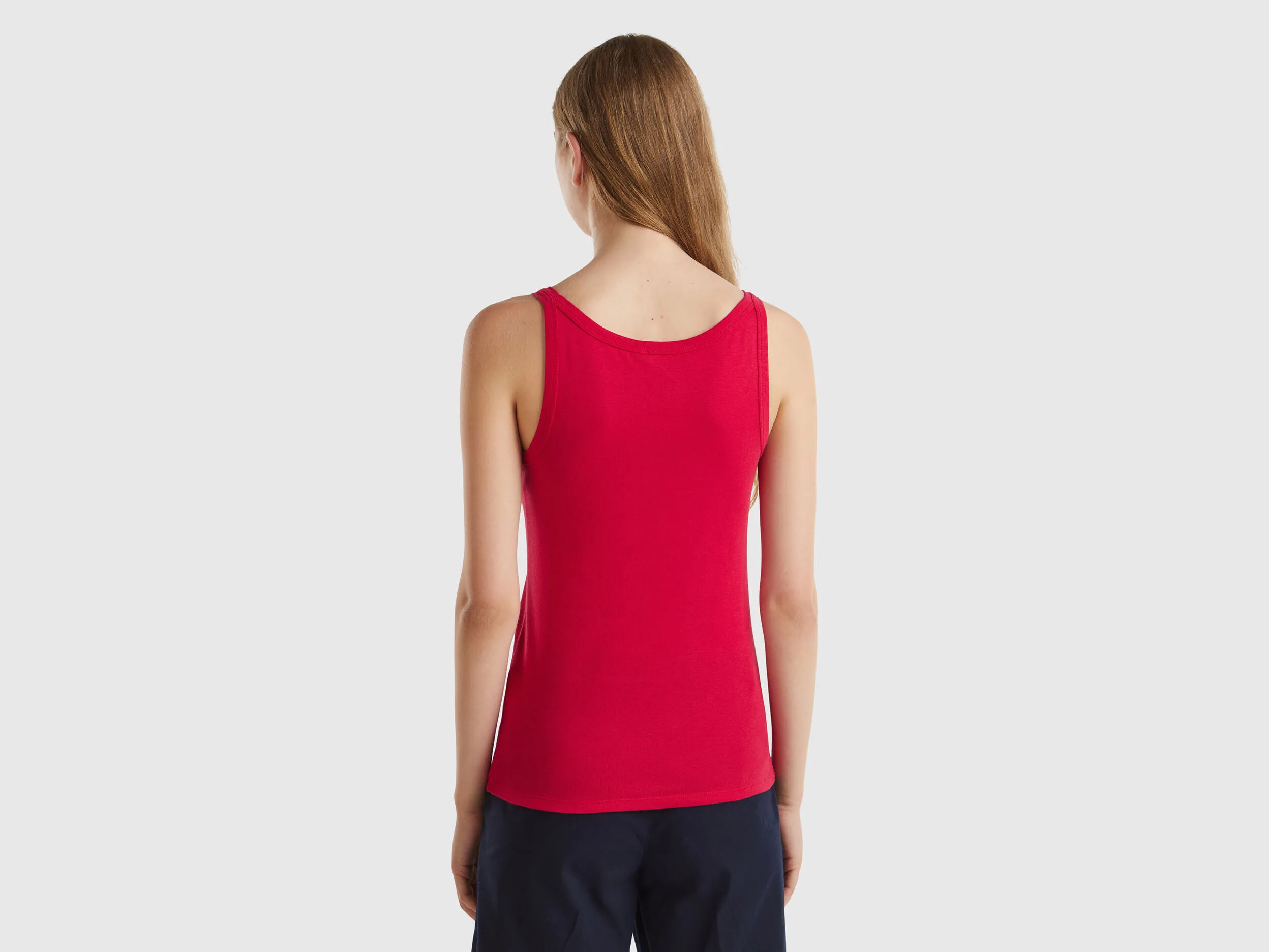 Camiseta de tirantes ciruela de algodón puro