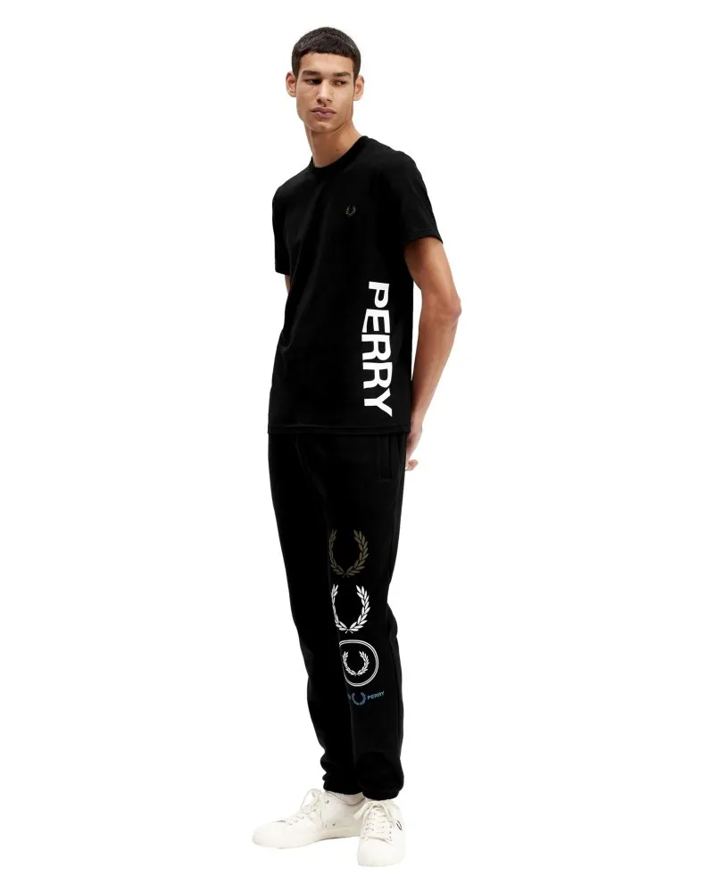 CAMISETA FRED PERRY NEGRA GRAPHIC BRANDING TSHIRT