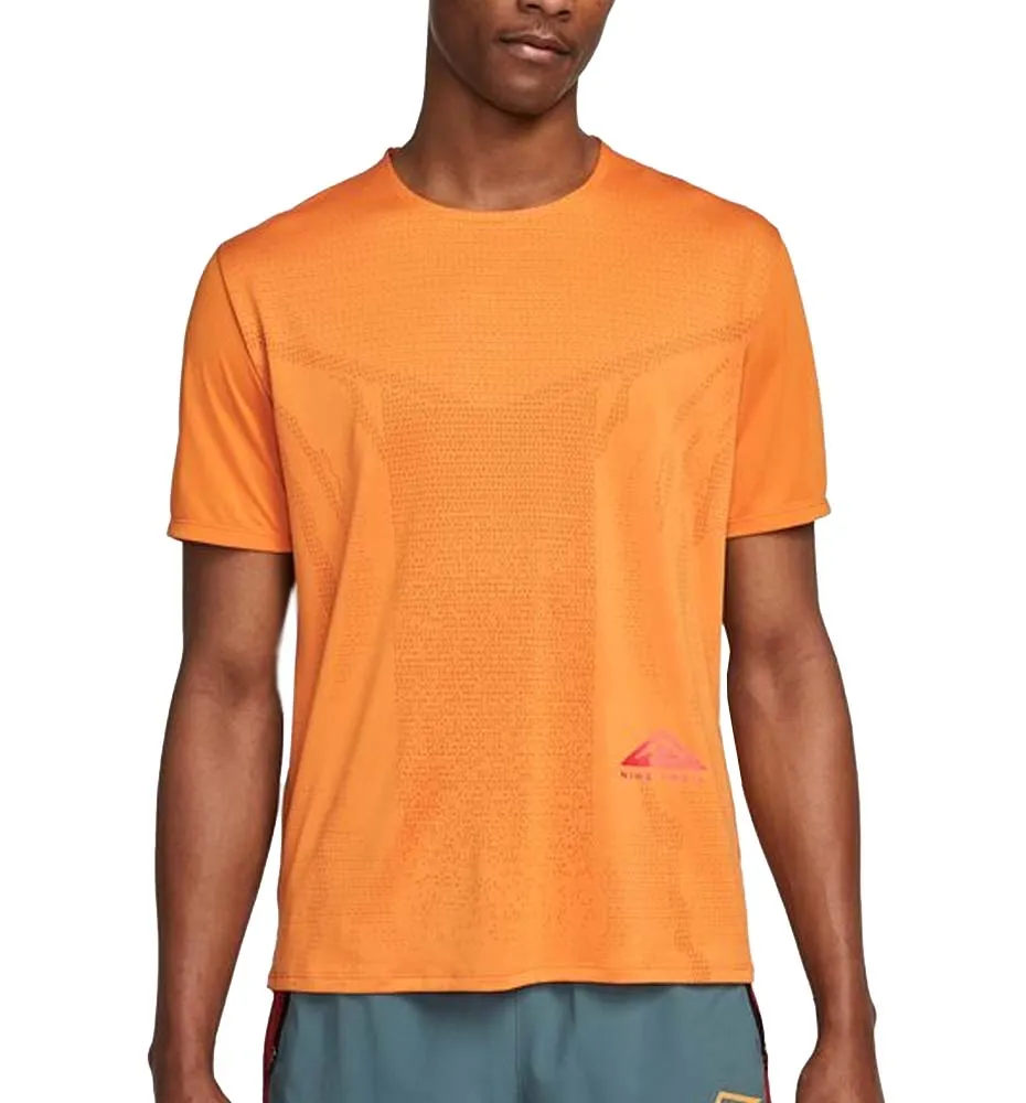 CAMISETA M/C TRAIL_HOMBRE_NIKE DRIFIT RISE 365