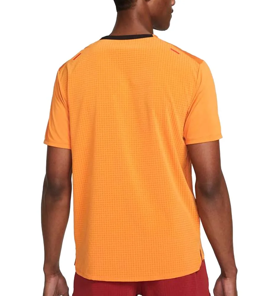 CAMISETA M/C TRAIL_HOMBRE_NIKE DRIFIT RISE 365