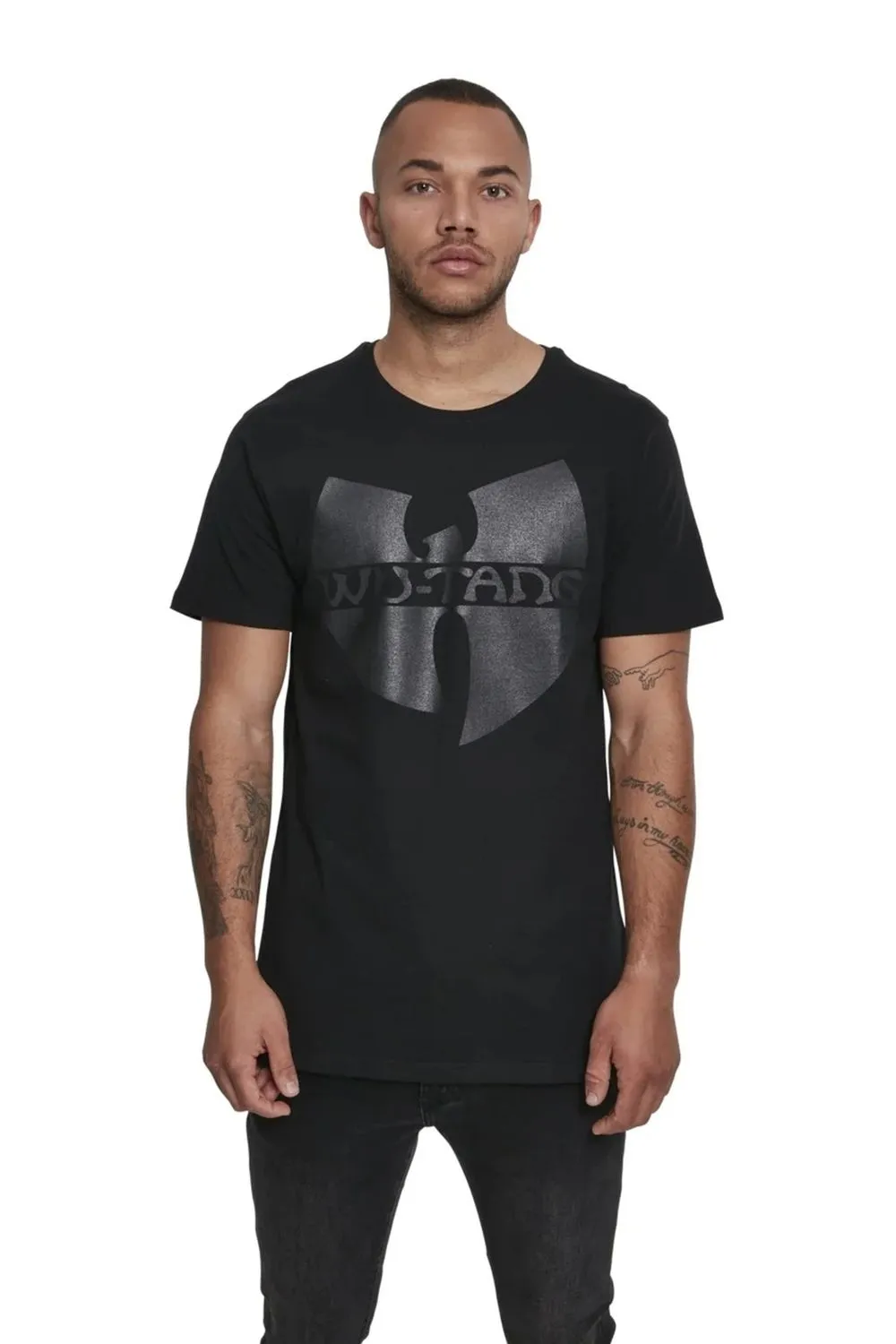 Camiseta mister tee negra wu tang clan black on black logo tee