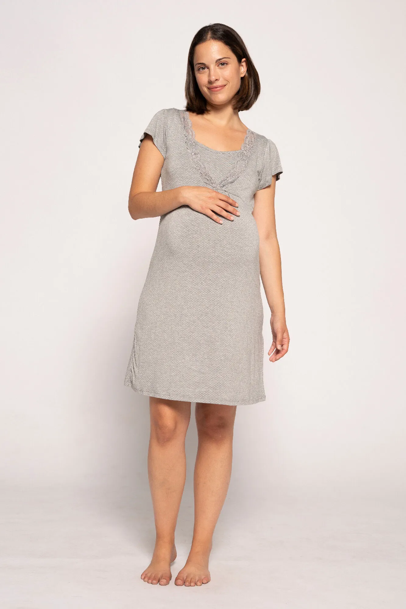Camisón de lactancia con manga corta y lunares