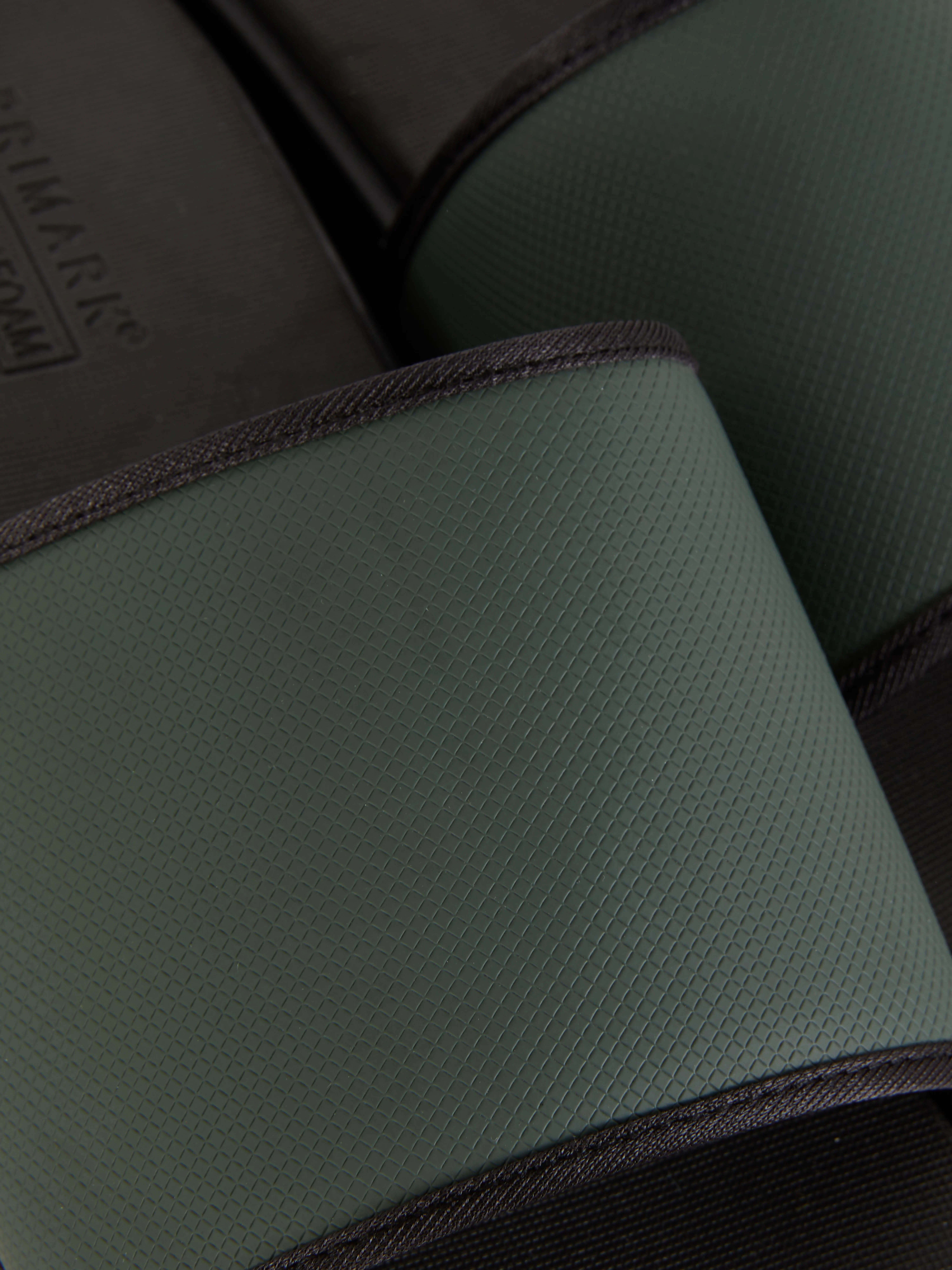 Chanclas de piscina con textura