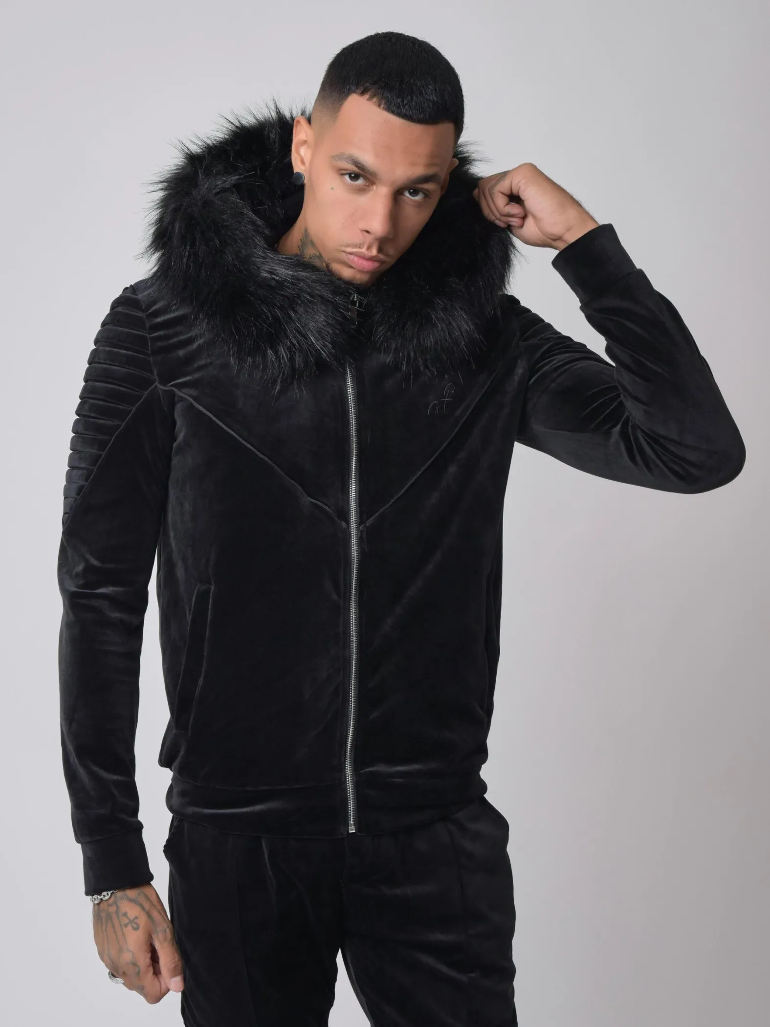 Chaqueta de terciopelo con capucha