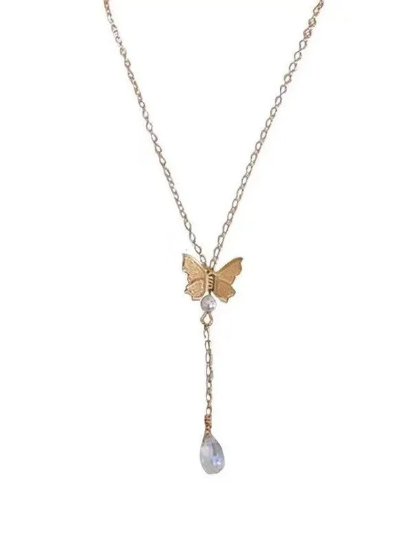 Collar con colgante de borla de mariposa