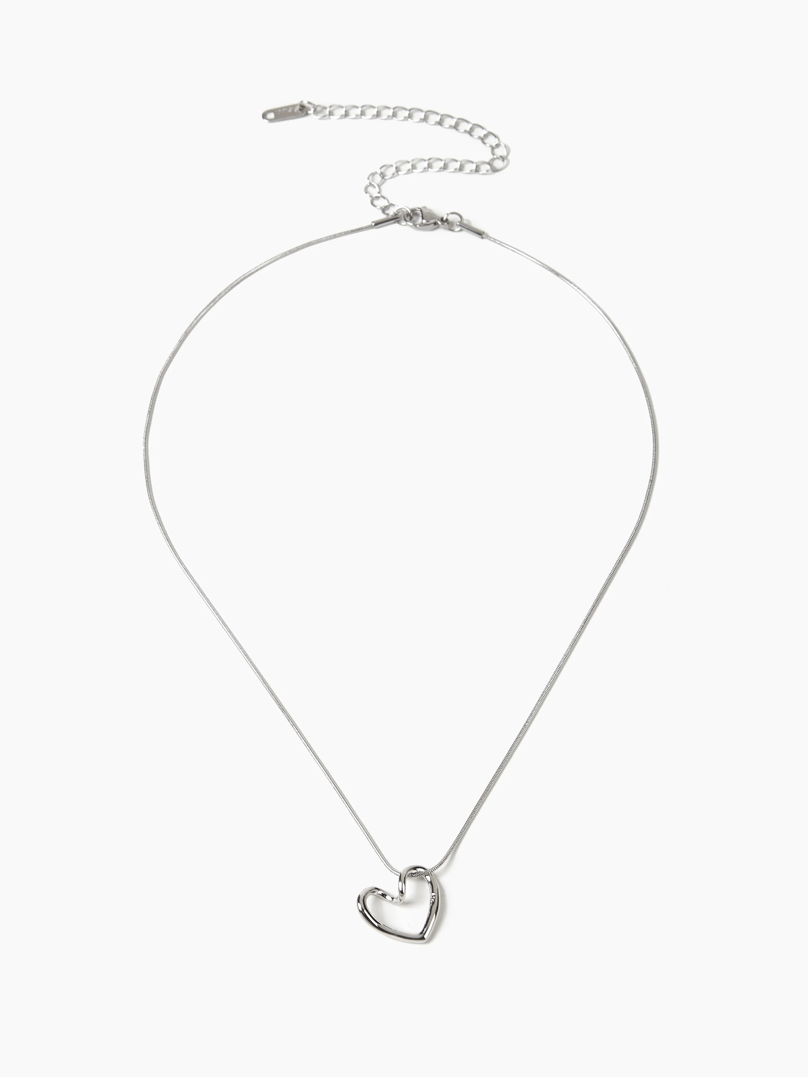 Collar con patrón de corazón