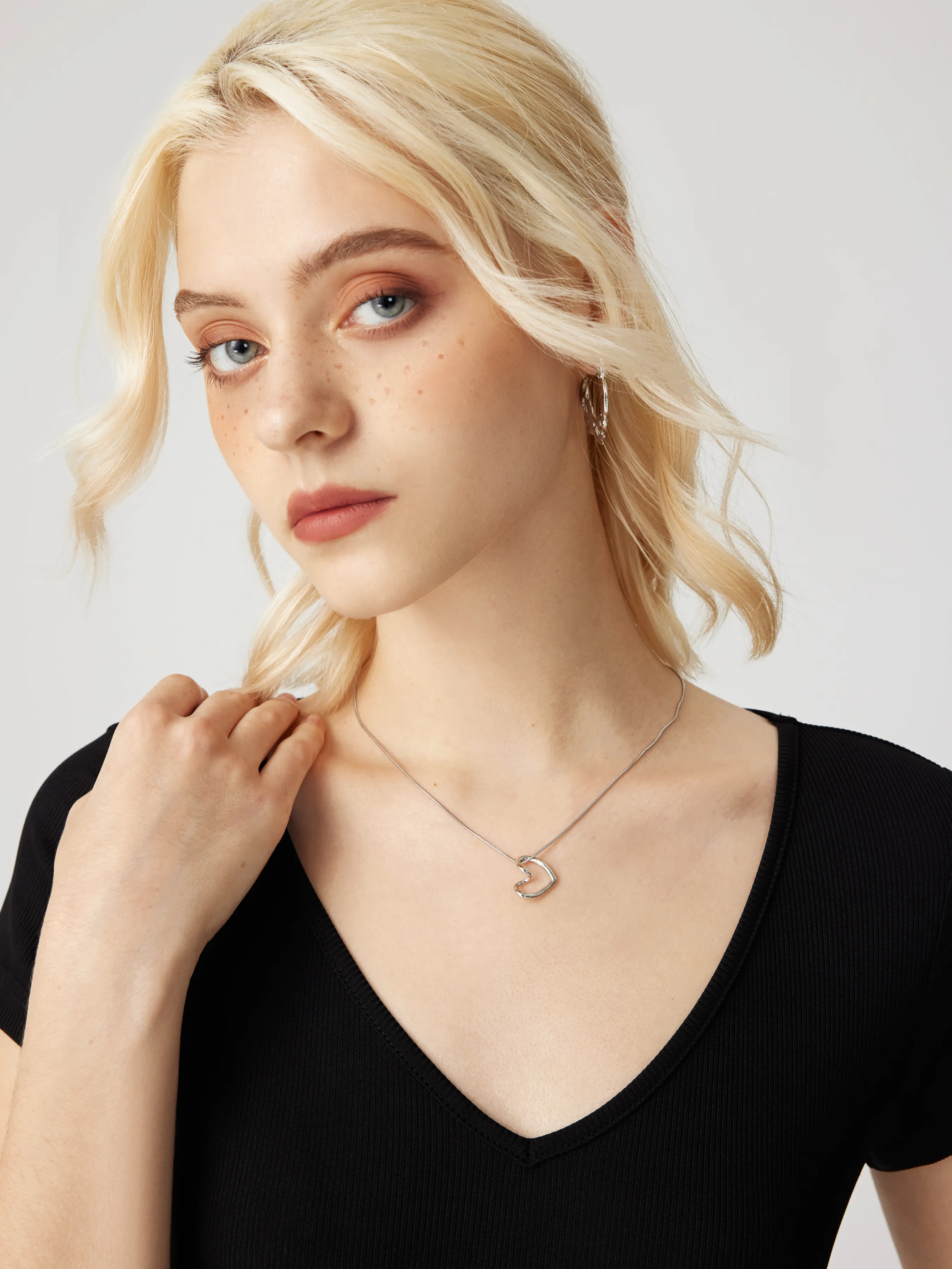 Collar con patrón de corazón
