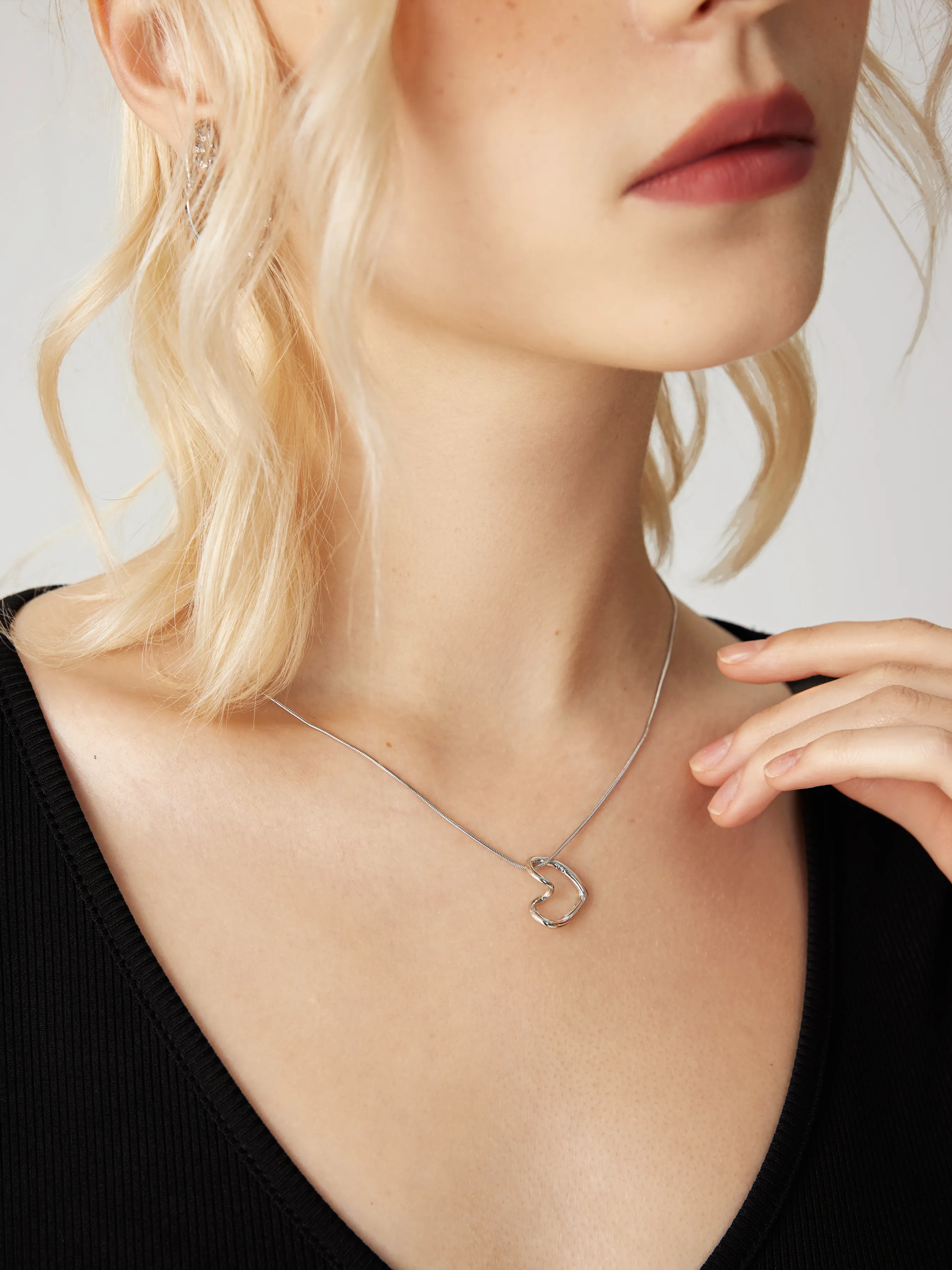 Collar con patrón de corazón