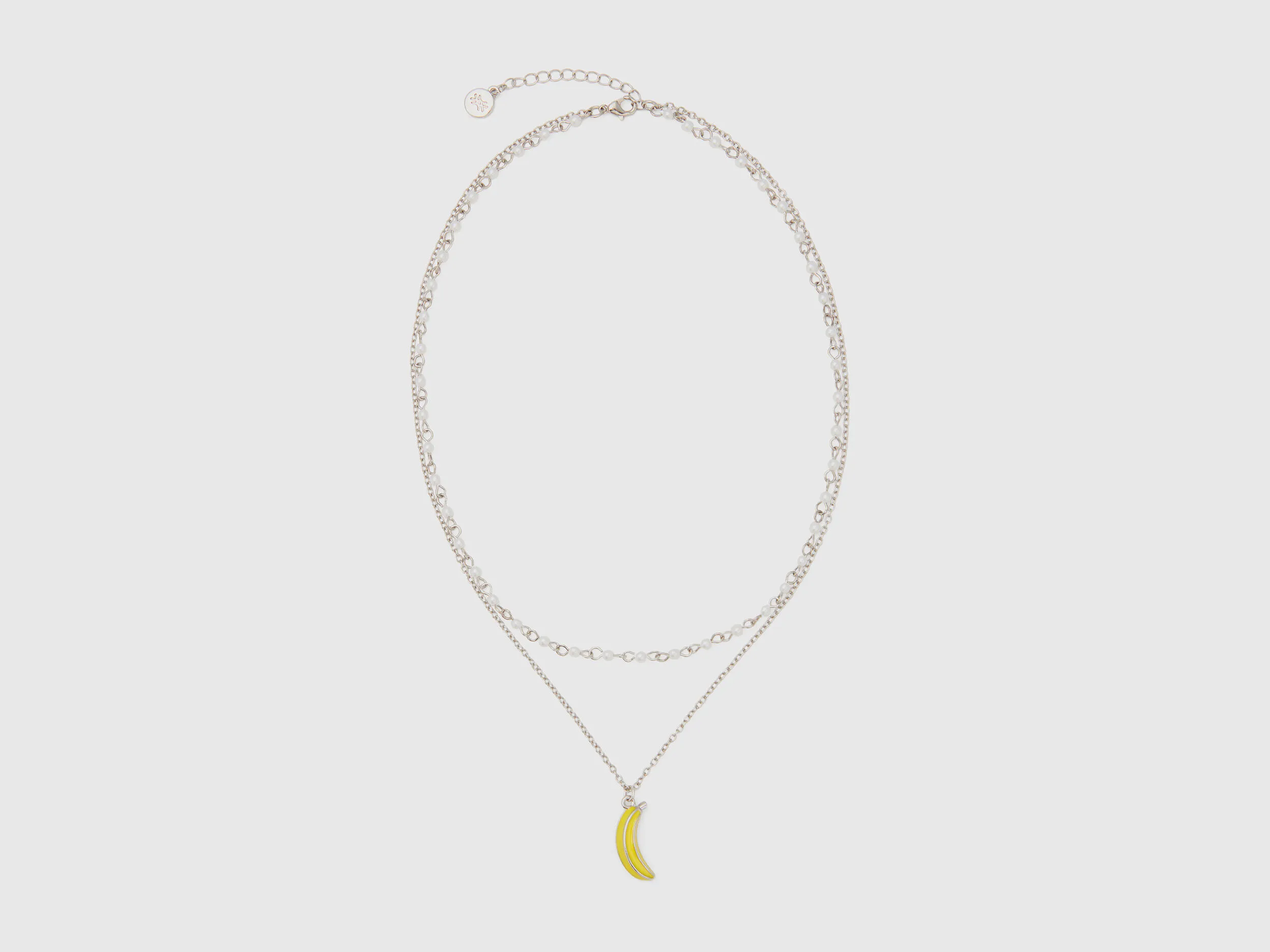 Collar de doble vuelta con colgante de plátano amarillo