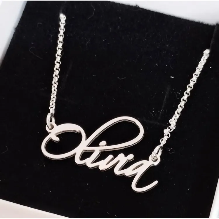 Collares con nombres con el tipo de letra que desee en plata de ley