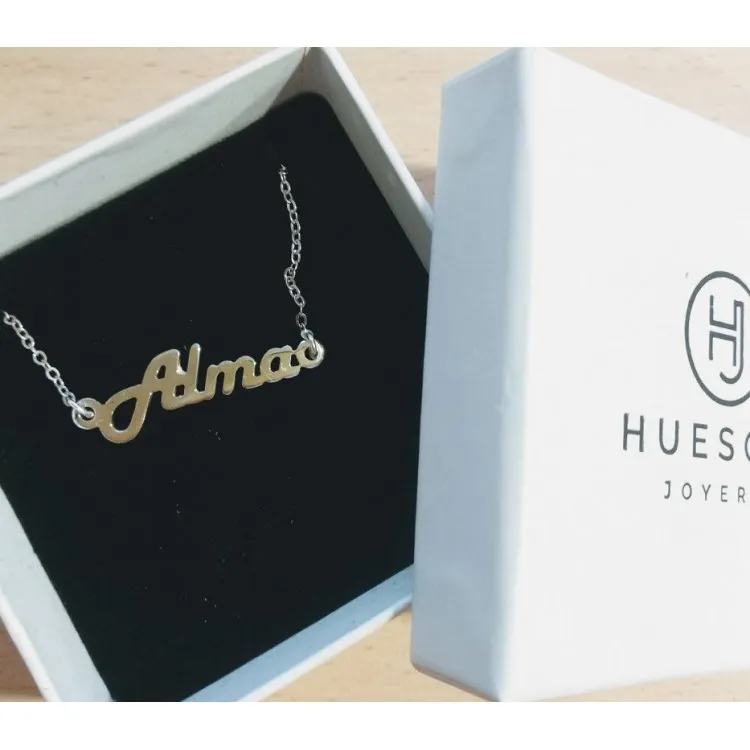 Collares con nombres con el tipo de letra que desee en plata de ley