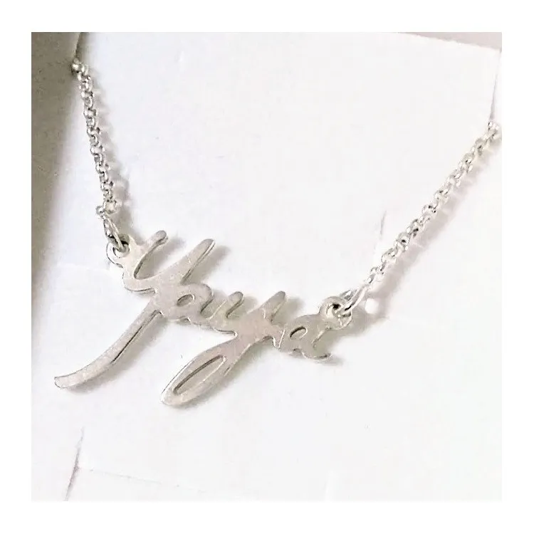 Collares con nombres con el tipo de letra que desee en plata de ley