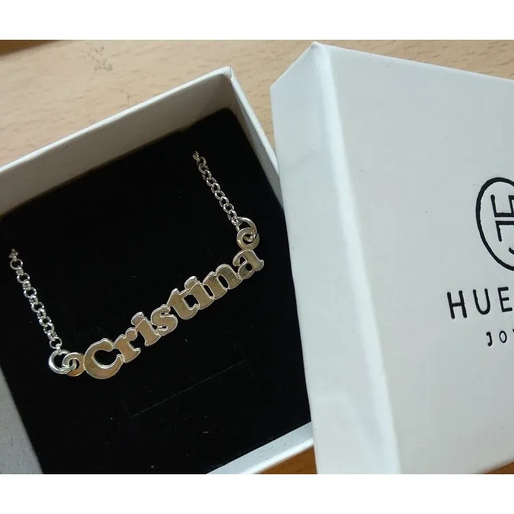 Collares con nombres con el tipo de letra que desee en plata de ley