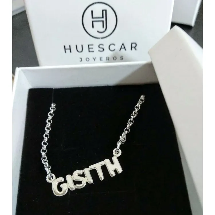 Collares con nombres con el tipo de letra que desee en plata de ley