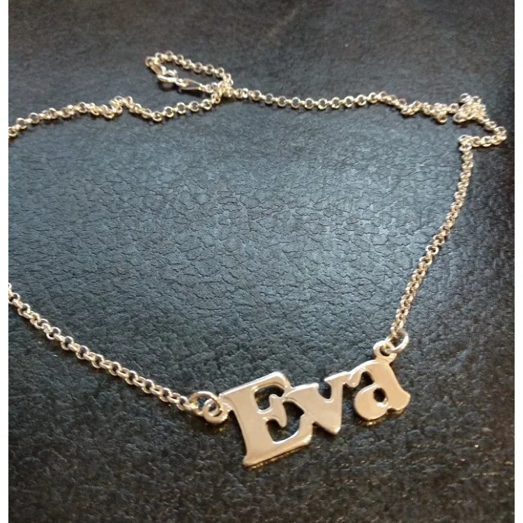 Collares con nombres con el tipo de letra que desee en plata de ley