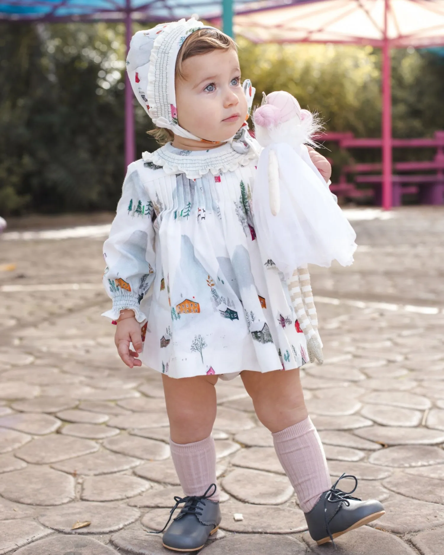 Conjunto para niña estampado casitas de José Varón