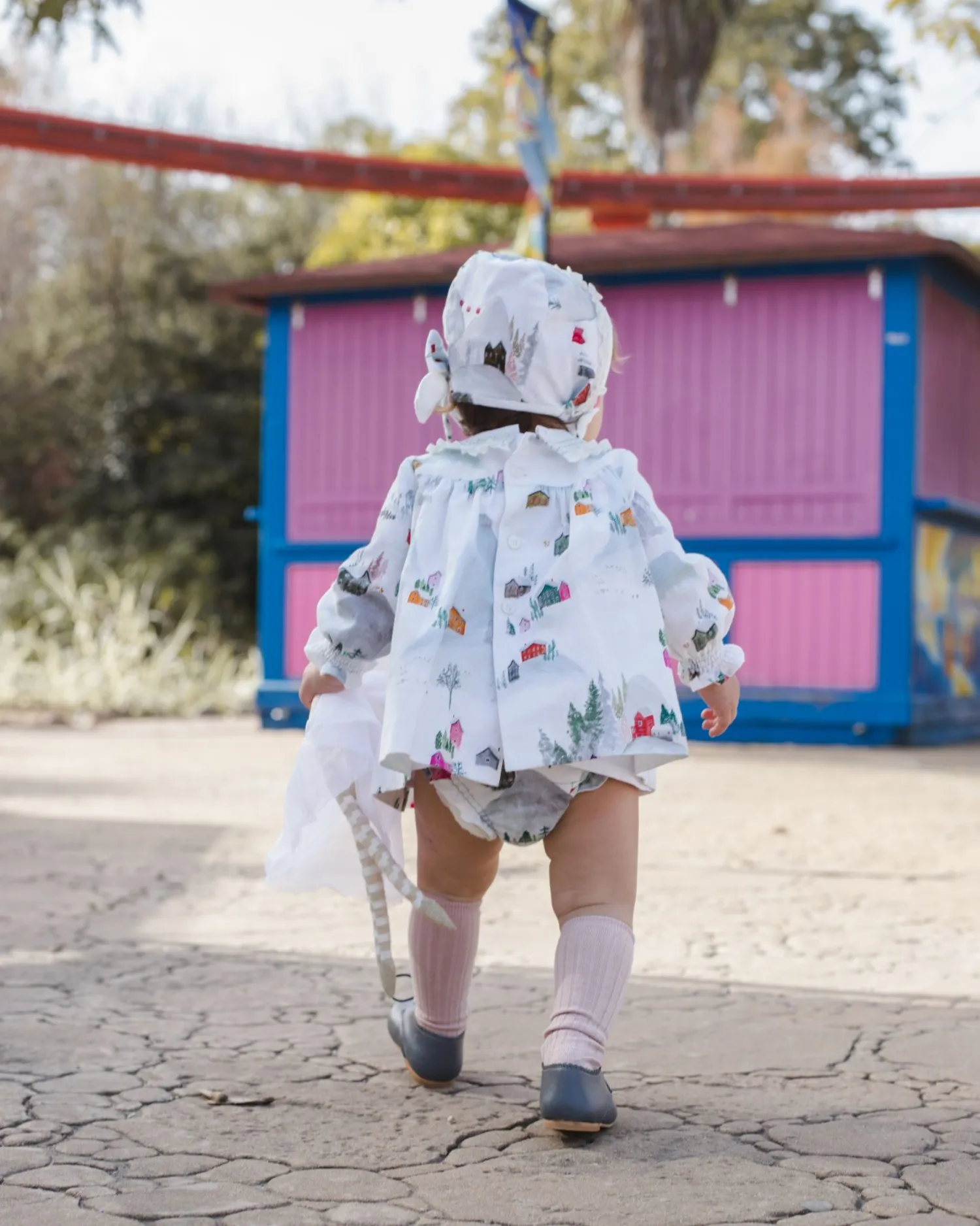 Conjunto para niña estampado casitas de José Varón