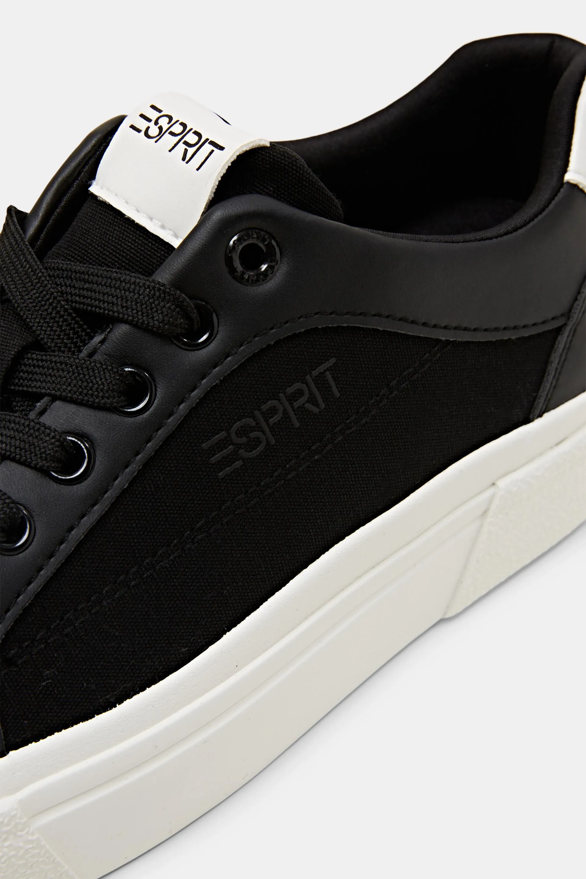 Deportivas de plataforma con cordones