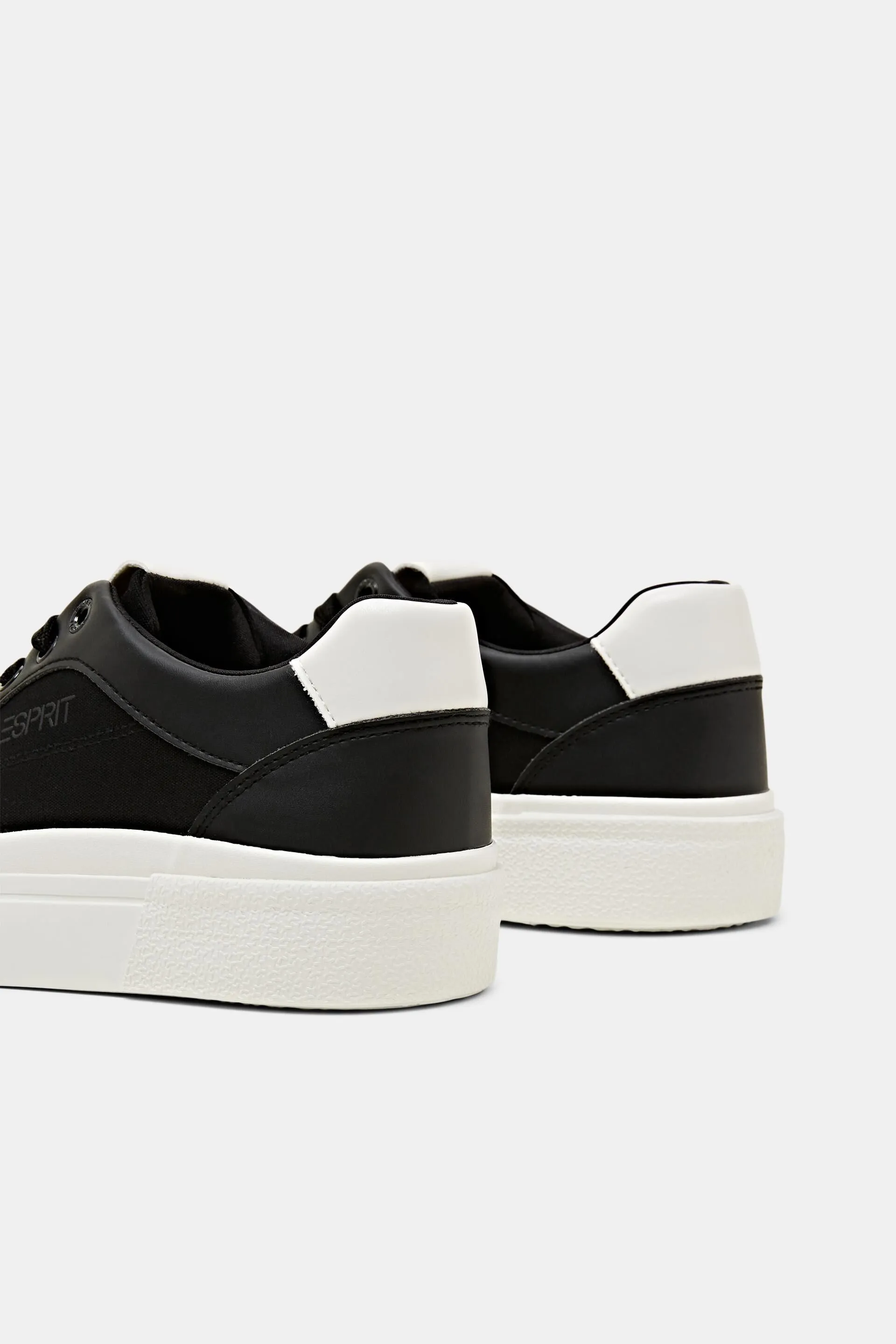 Deportivas de plataforma con cordones