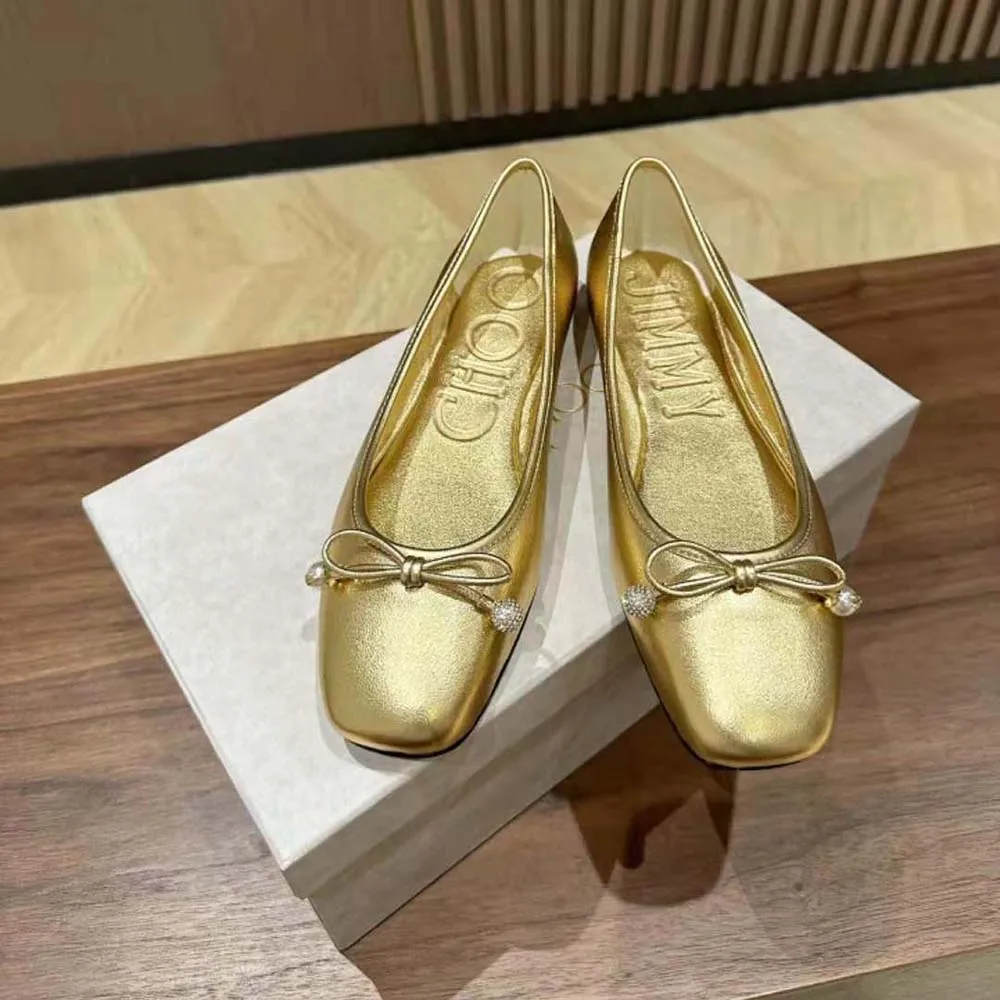 Jimmy Choo Zapatos planos Elme Flat de piel de napa metalizada dorada con adornos de perlas para mujer