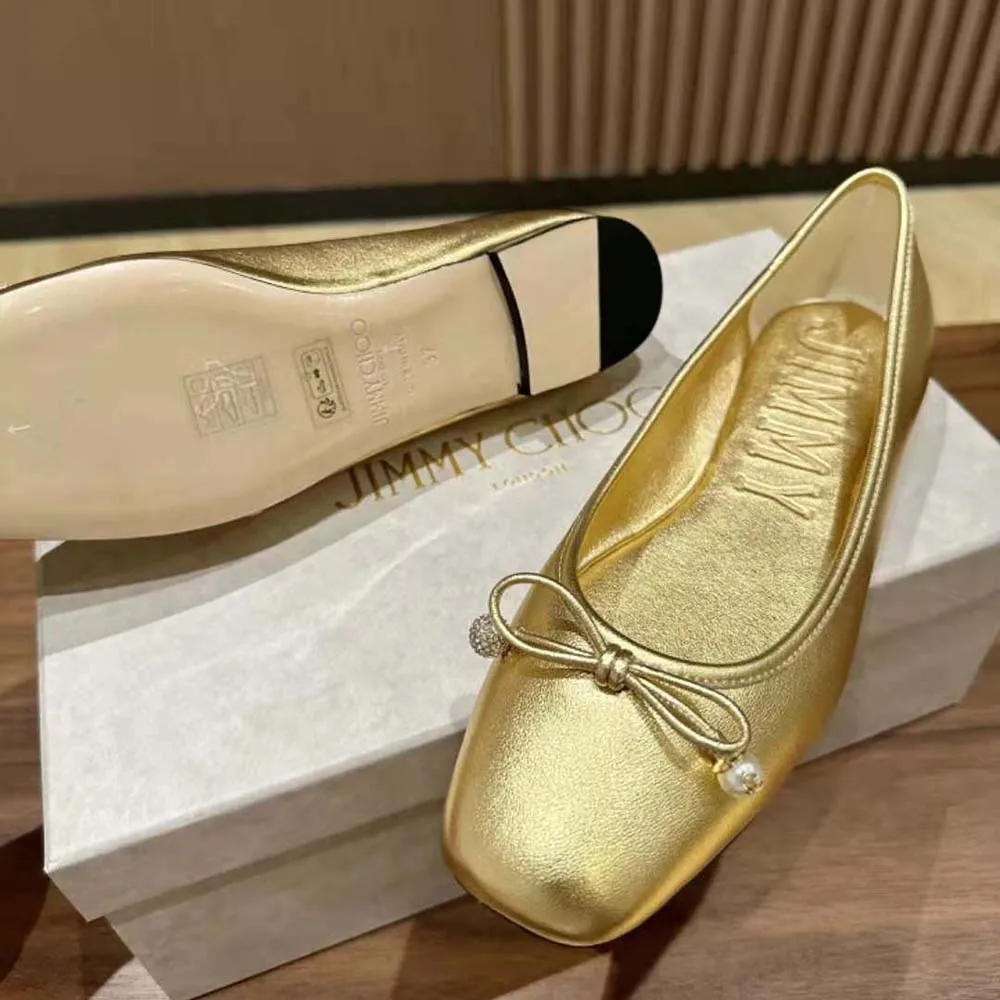 Jimmy Choo Zapatos planos Elme Flat de piel de napa metalizada dorada con adornos de perlas para mujer