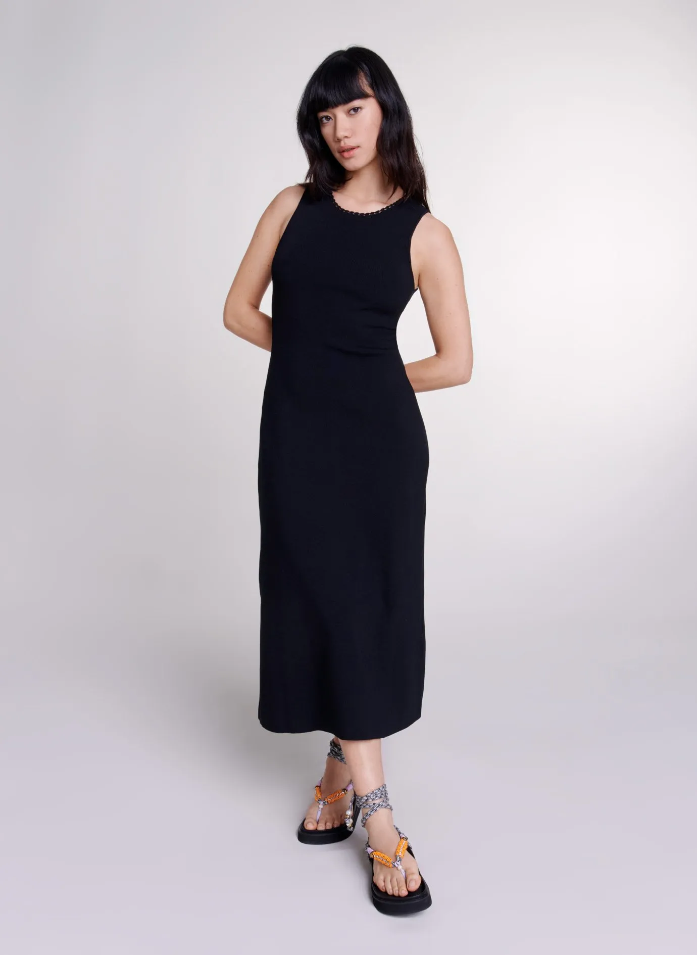 MAJE Vestido largo ajustado de punto en negro