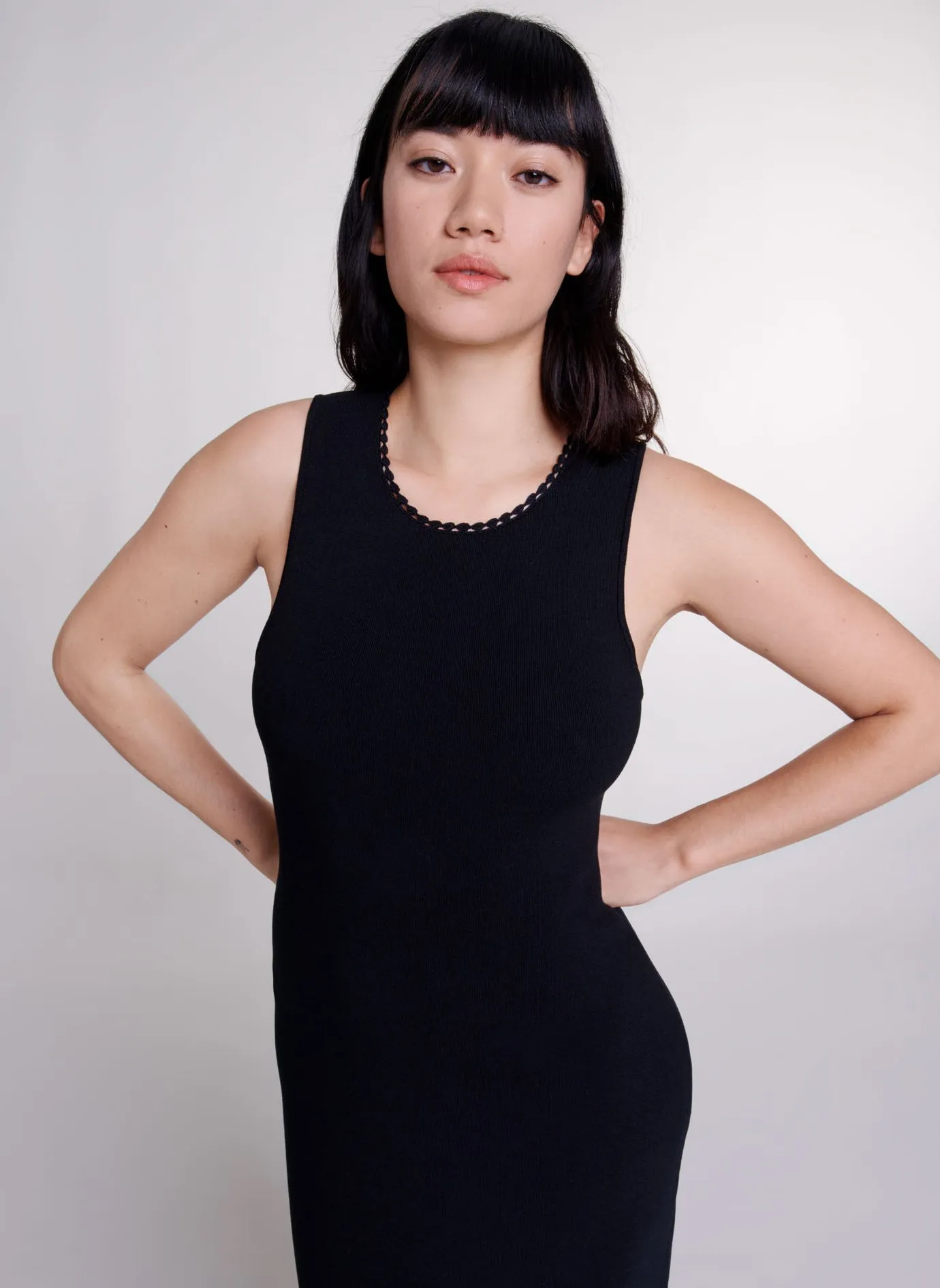 MAJE Vestido largo ajustado de punto en negro
