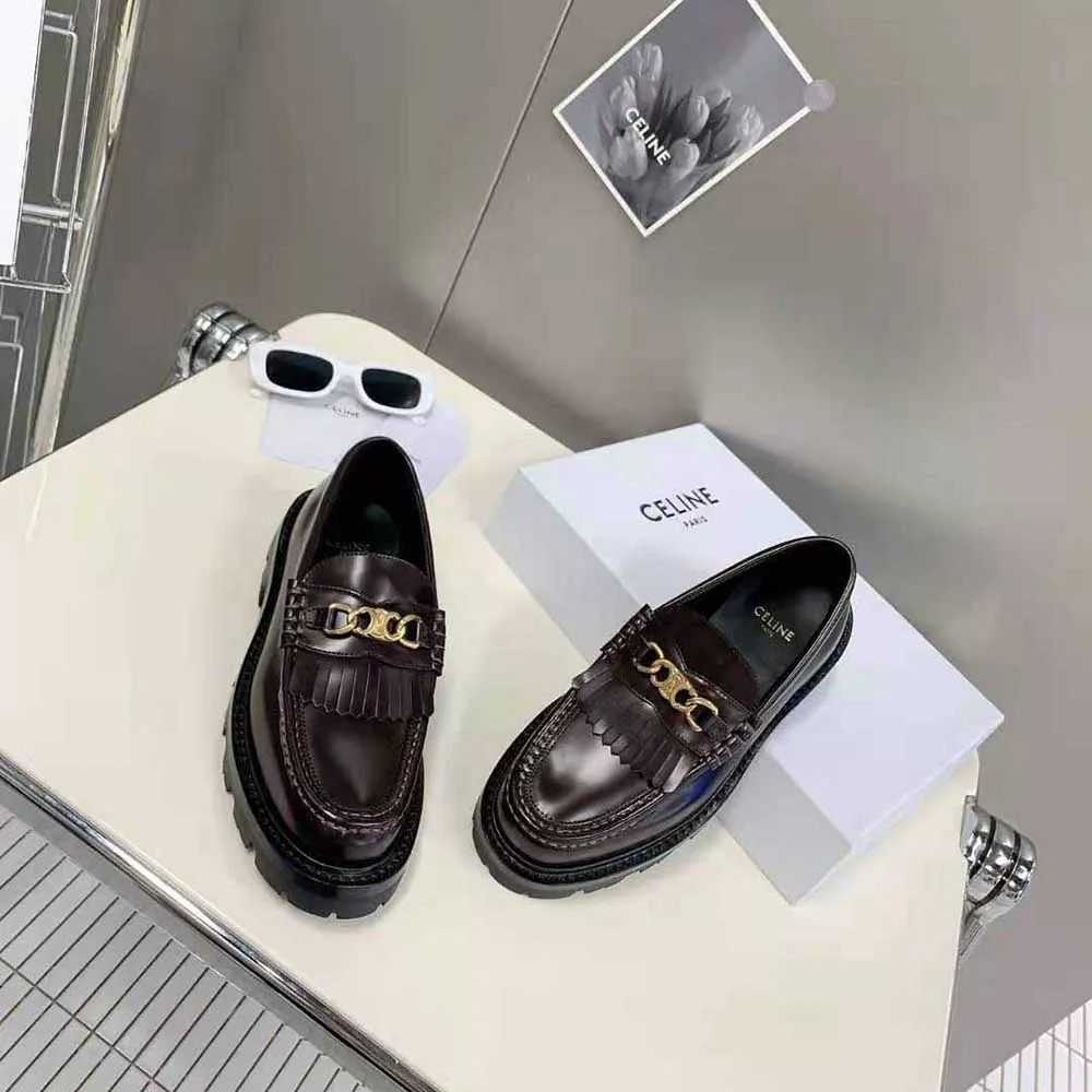 Mocasín Celine Margaret para mujer con cadena Triomphe en granate pulido