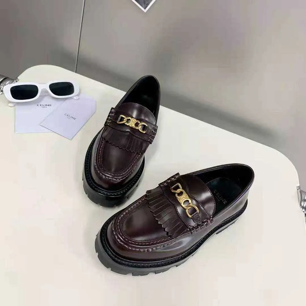 Mocasín Celine Margaret para mujer con cadena Triomphe en granate pulido