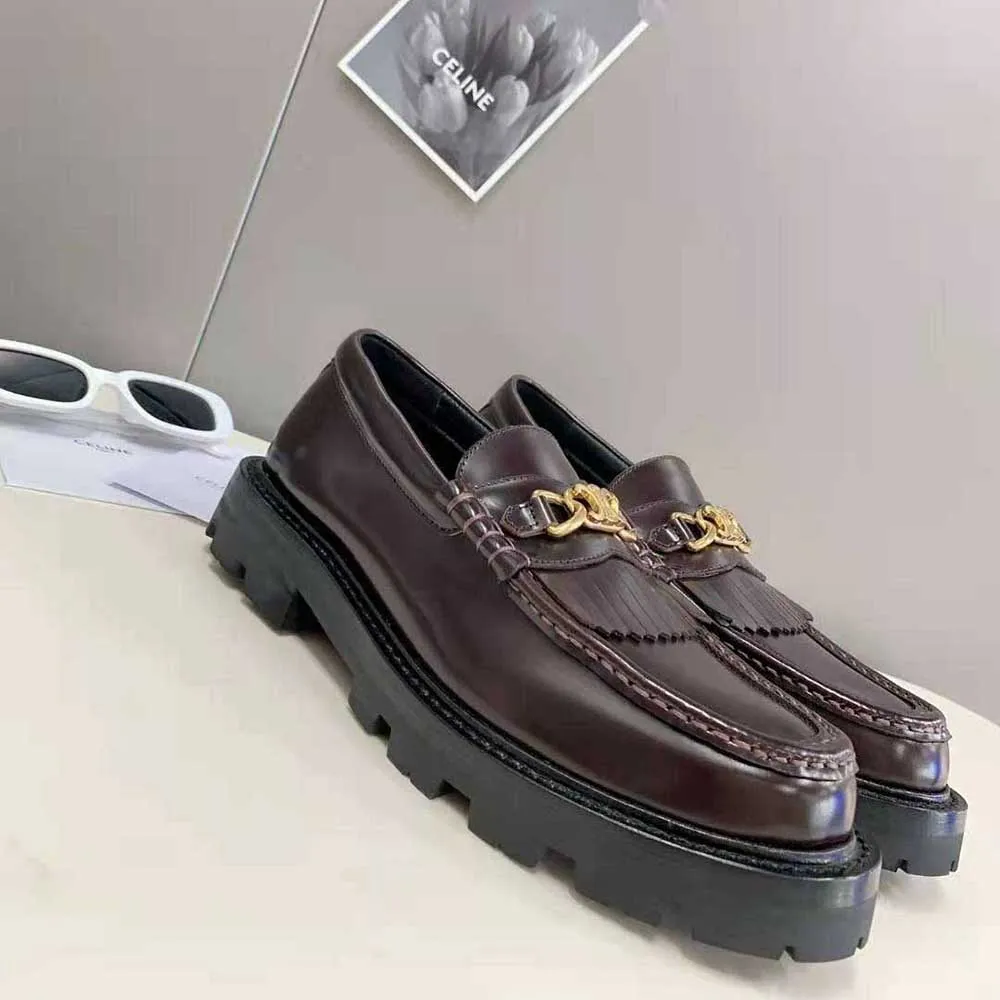 Mocasín Celine Margaret para mujer con cadena Triomphe en granate pulido