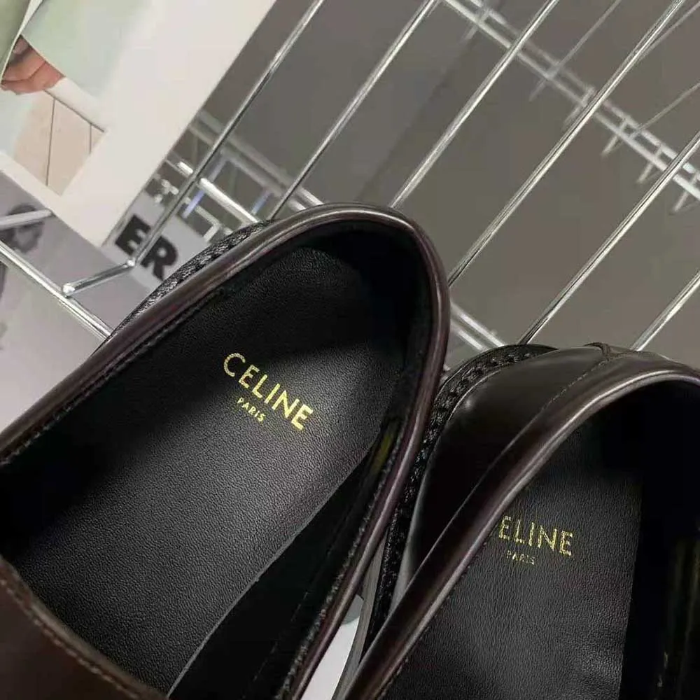 Mocasín Celine Margaret para mujer con cadena Triomphe en granate pulido
