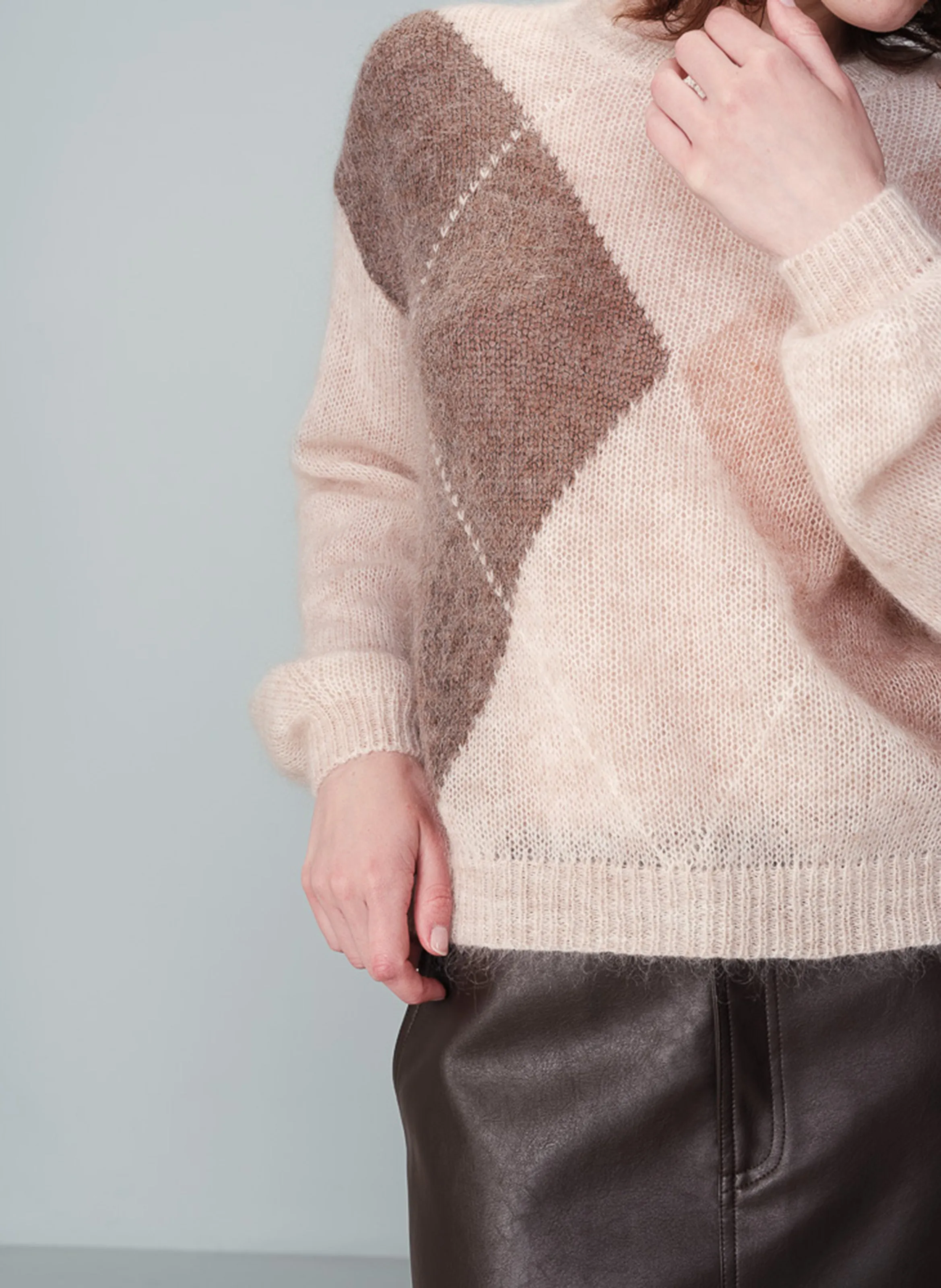NANSE  JERSEY RECTO DE JACQUARD ESTAMPADO CON CUELLO REDONDO EN BEIGE
